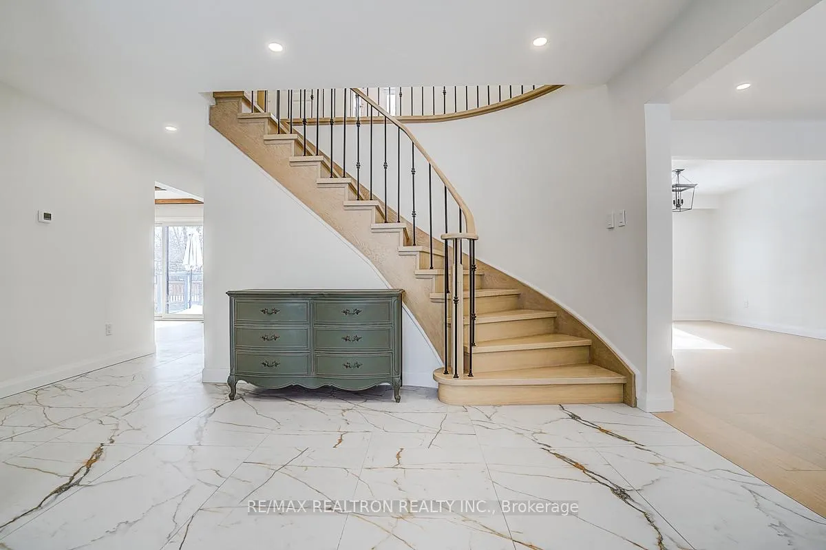 Photo 5 of 12 Jolyn Court, Markham, Bullock — HOMEH