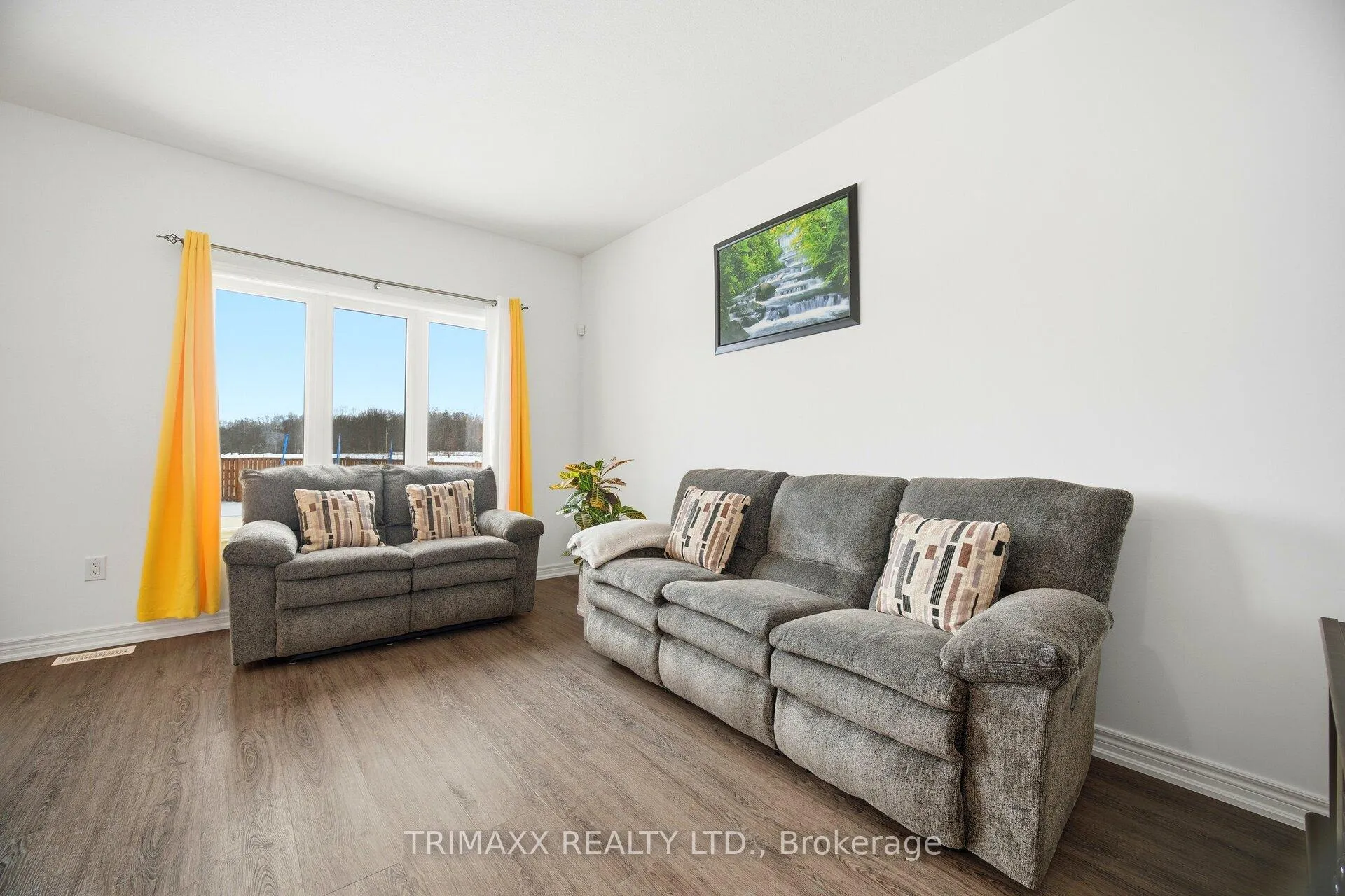 Photo 9 of 160 Sunflower Place, Welland, West Welland — HOMEH