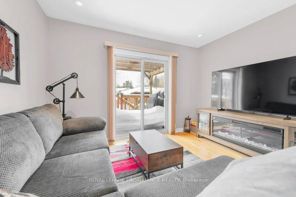 Photo 16 of 18 Sarah Court, Belleville, Belleville Ward — HOMEH