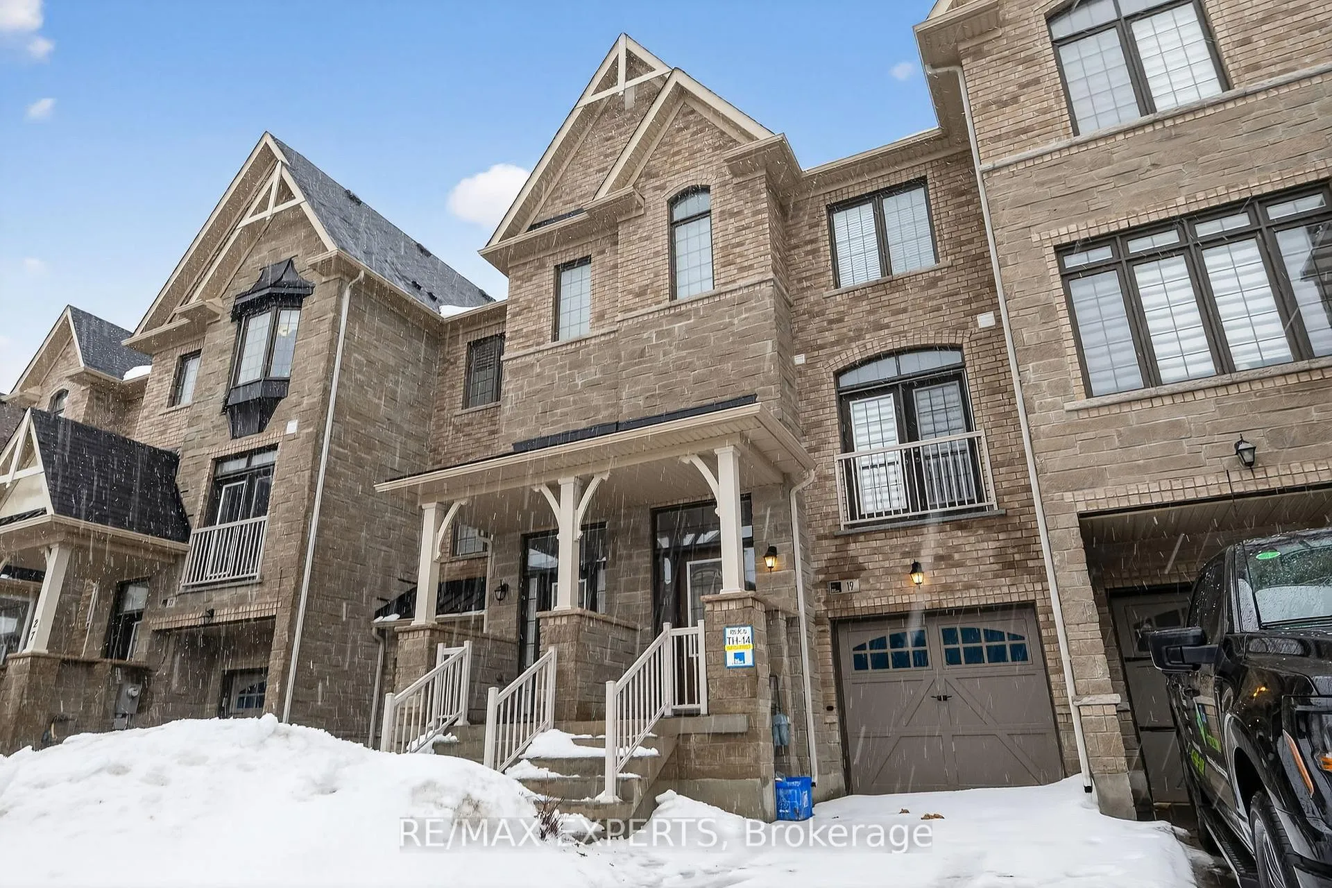 Photo 2 of 19 Sunset Terrace, Vaughan, Vellore Village — HOMEH
