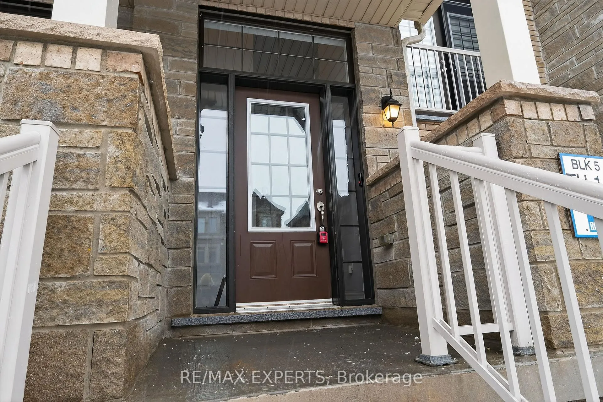 Photo 3 of 19 Sunset Terrace, Vaughan, Vellore Village — HOMEH