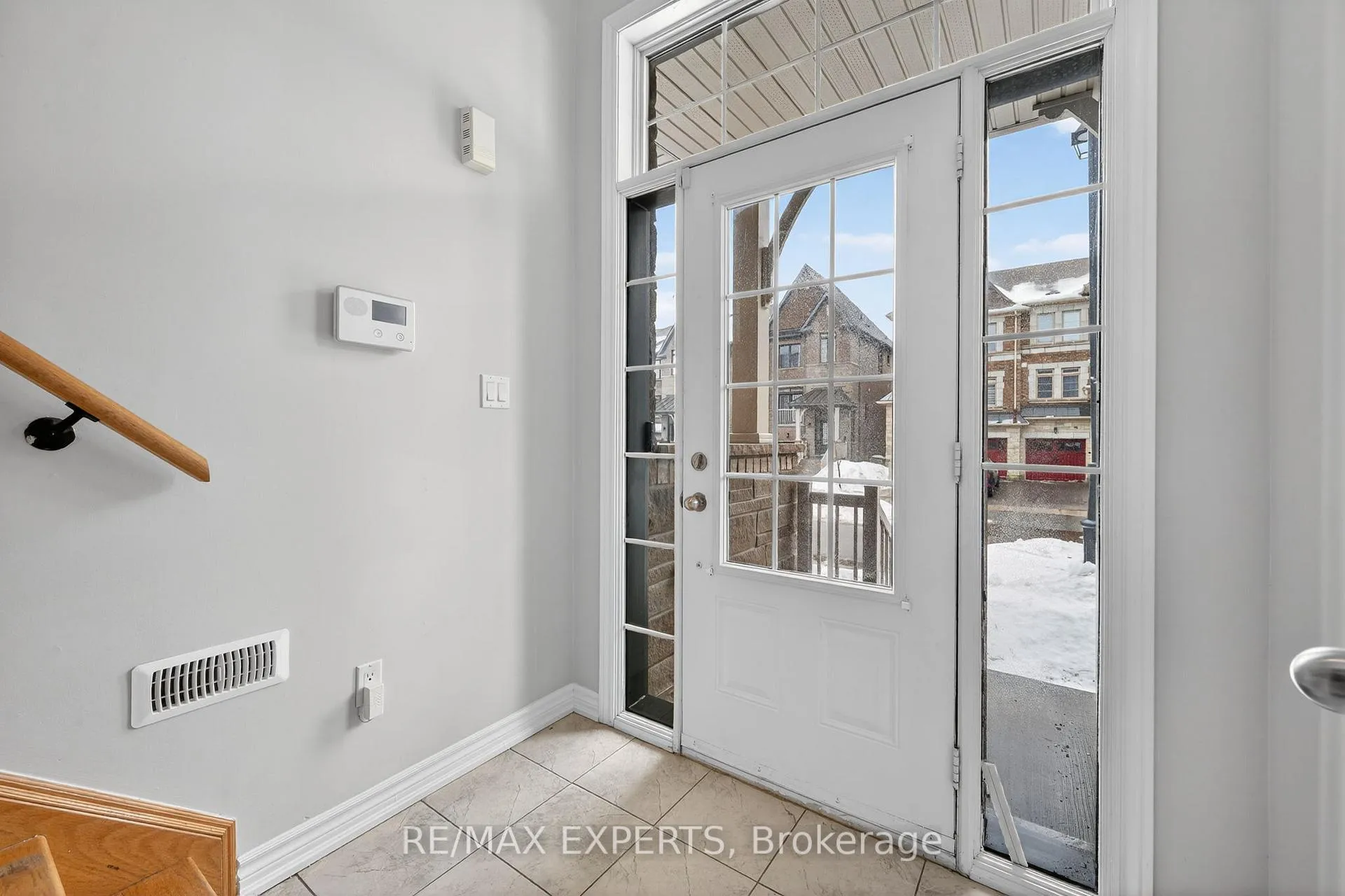 Photo 4 of 19 Sunset Terrace, Vaughan, Vellore Village — HOMEH