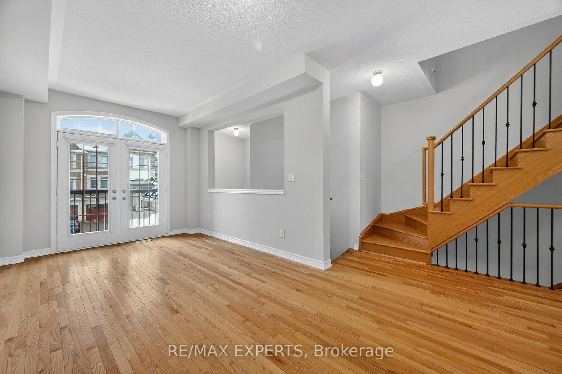 Photo 5 of 19 Sunset Terrace, Vaughan, Vellore Village — HOMEH