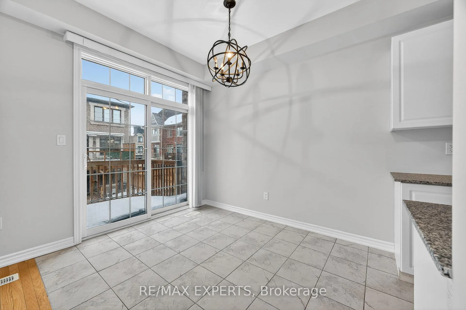Photo 12 of 19 Sunset Terrace, Vaughan, Vellore Village — HOMEH