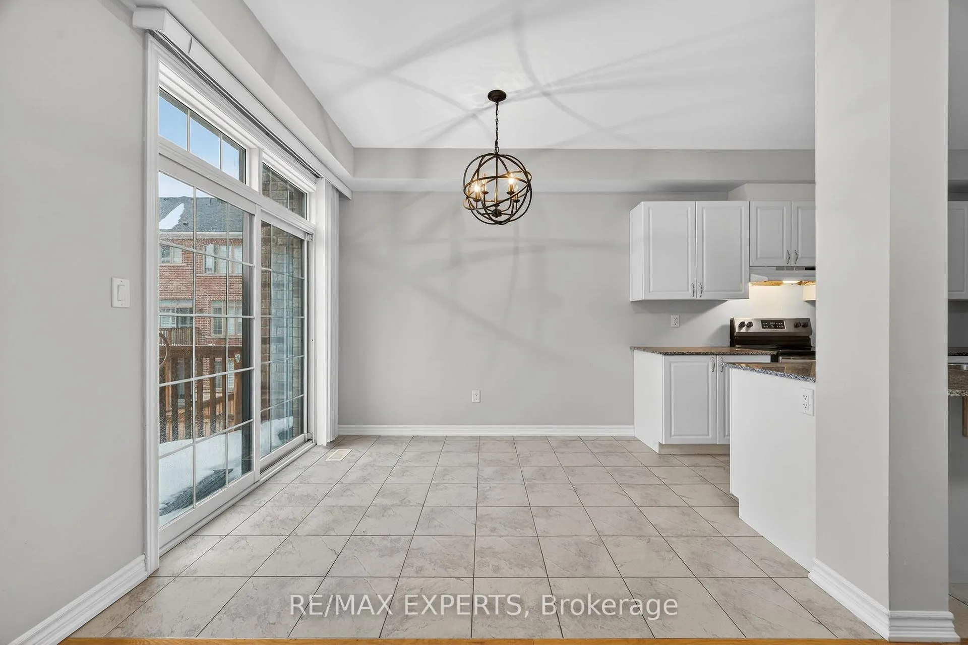 Photo 13 of 19 Sunset Terrace, Vaughan, Vellore Village — HOMEH