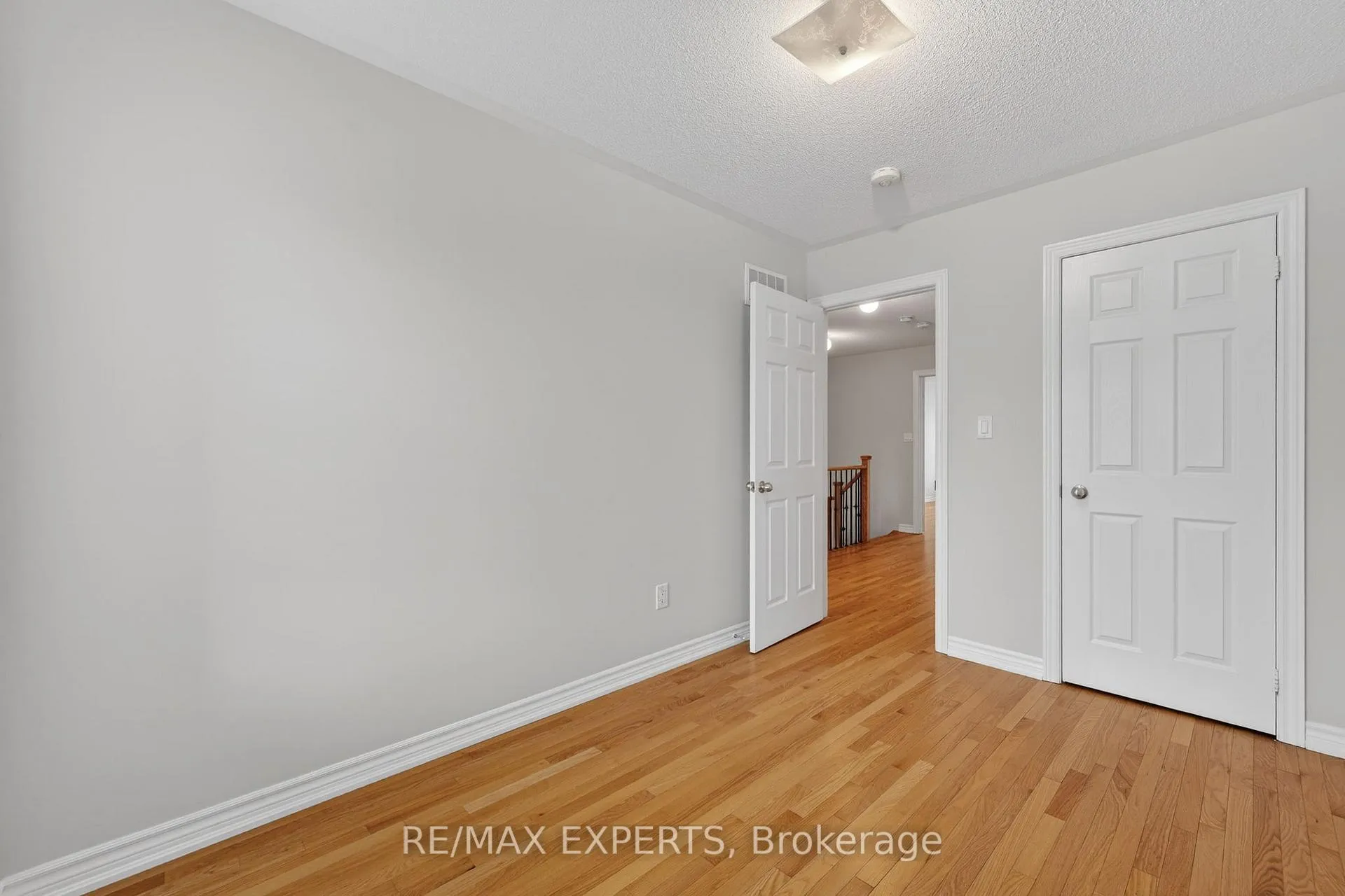 Photo 22 of 19 Sunset Terrace, Vaughan, Vellore Village — HOMEH