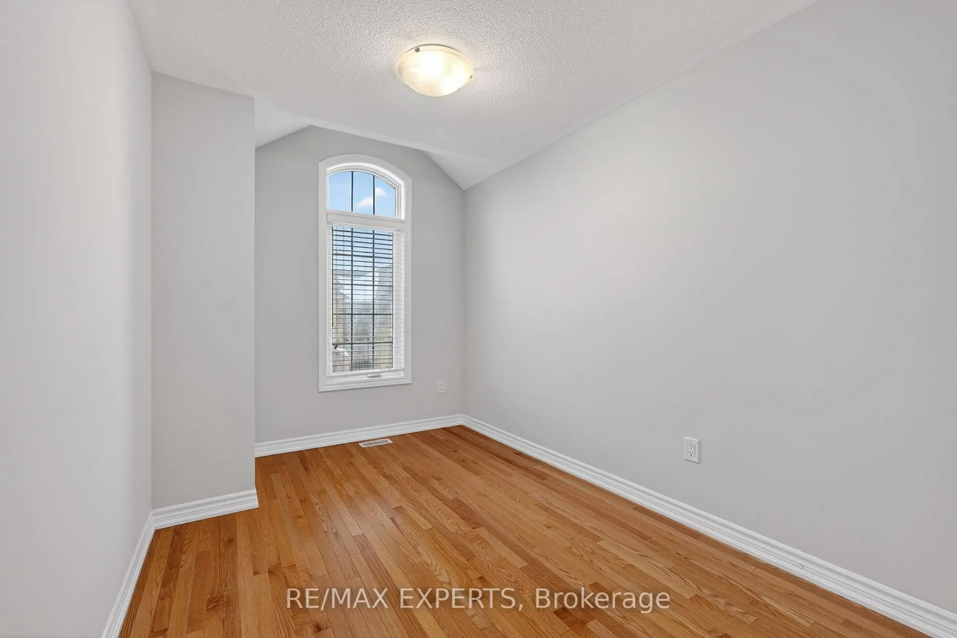 Photo 23 of 19 Sunset Terrace, Vaughan, Vellore Village — HOMEH