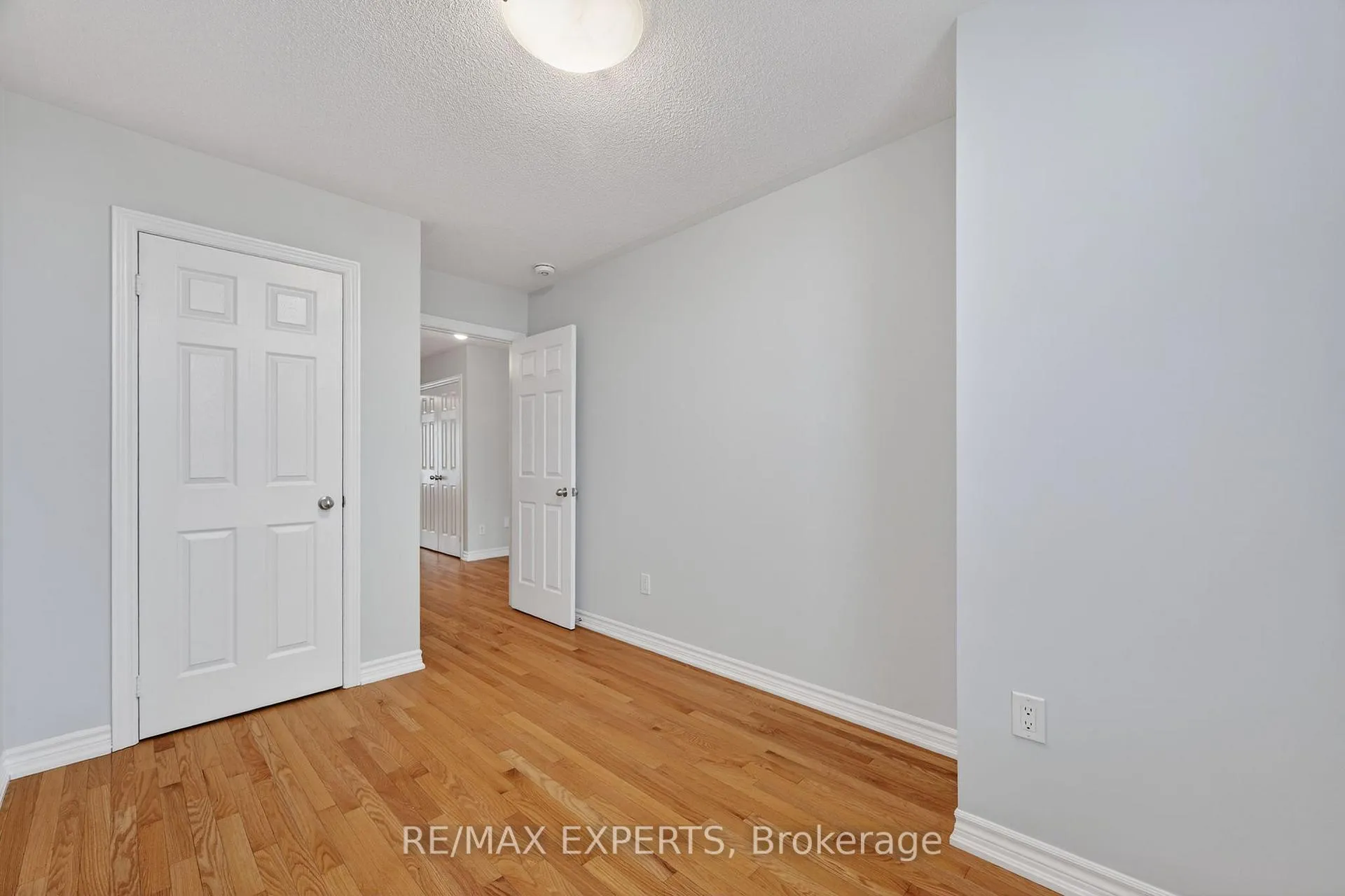 Photo 24 of 19 Sunset Terrace, Vaughan, Vellore Village — HOMEH
