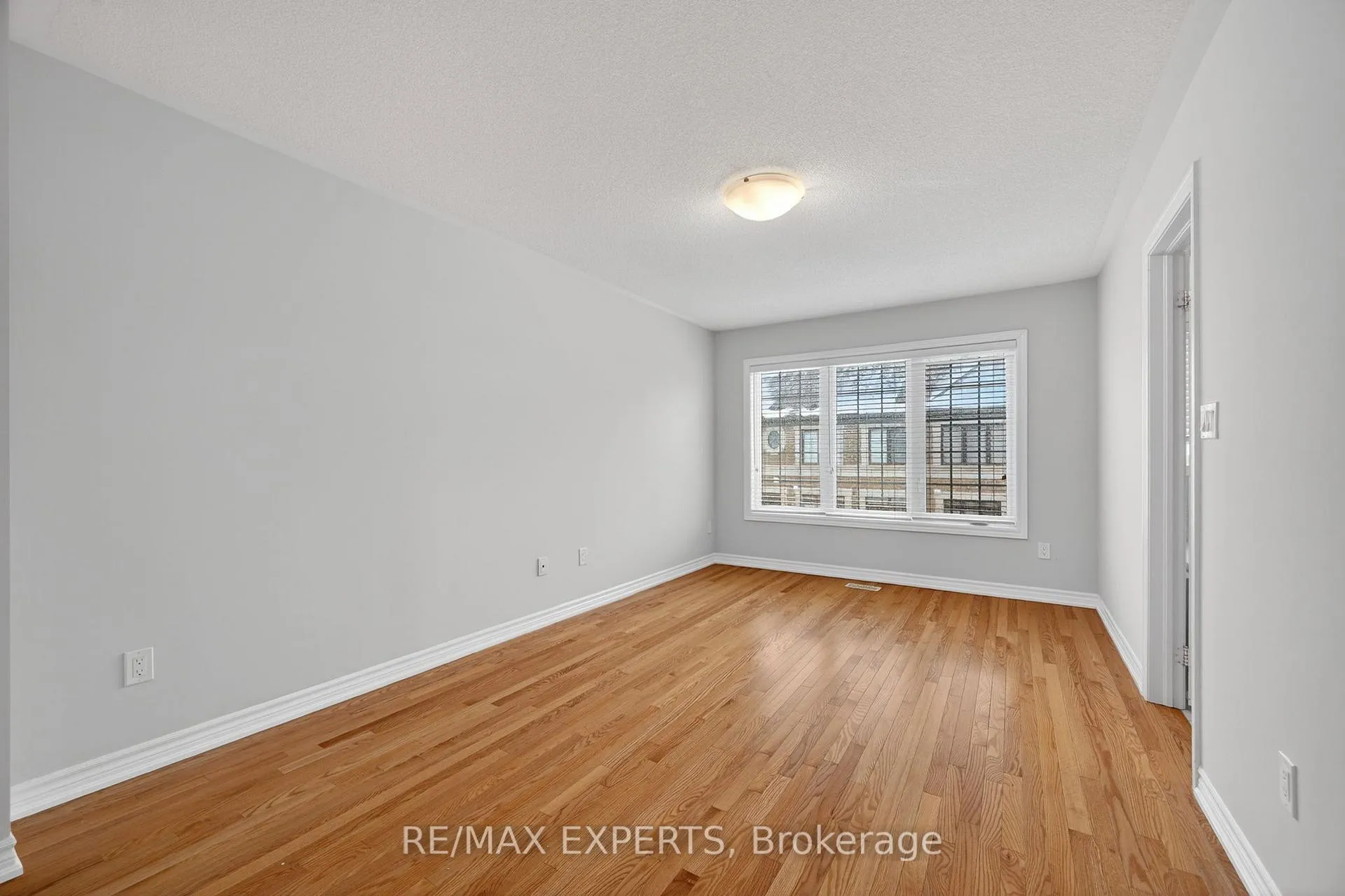 Photo 25 of 19 Sunset Terrace, Vaughan, Vellore Village — HOMEH