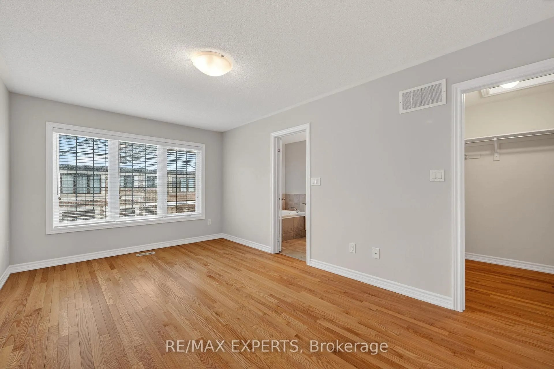Photo 26 of 19 Sunset Terrace, Vaughan, Vellore Village — HOMEH