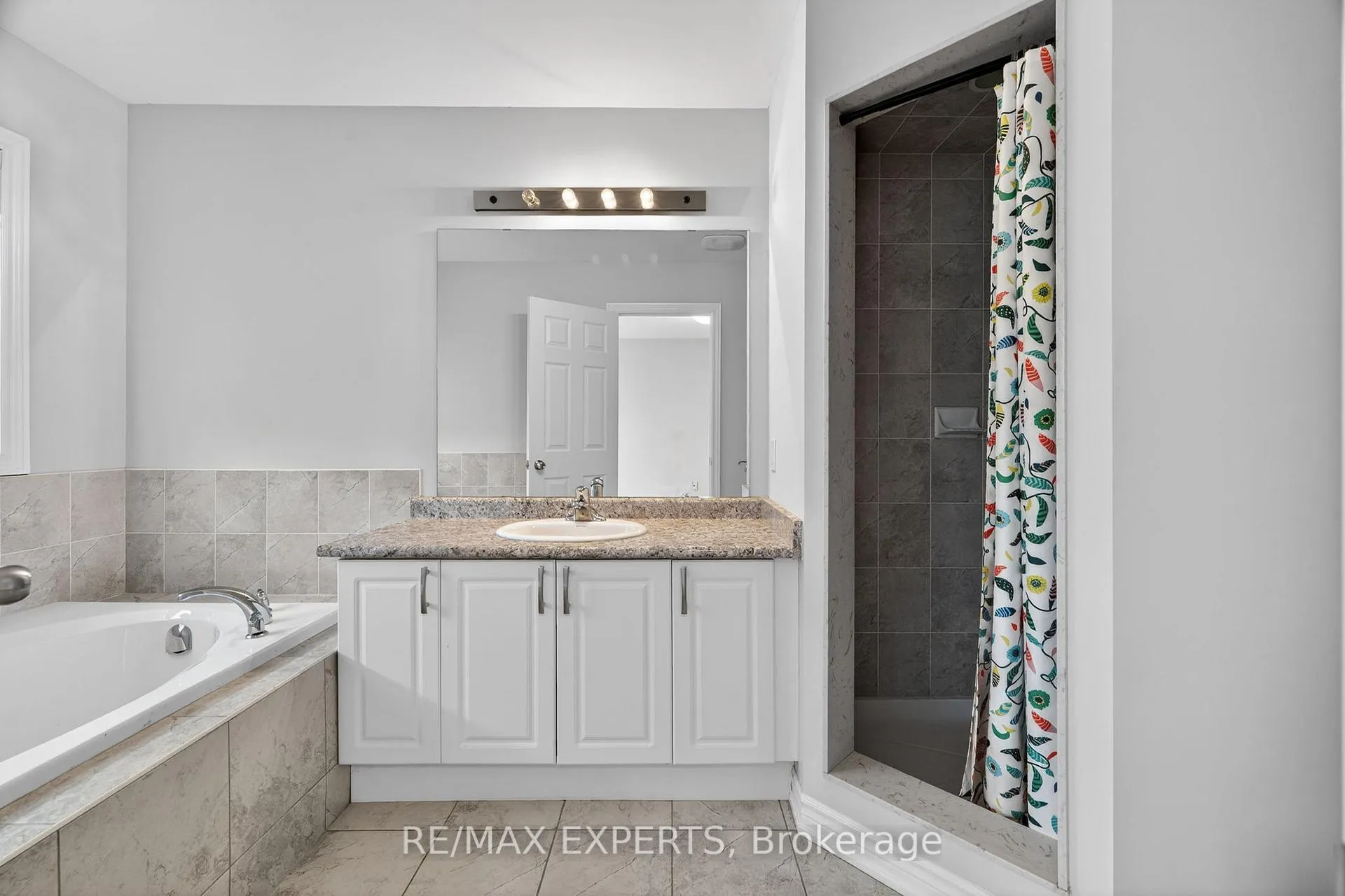 Photo 29 of 19 Sunset Terrace, Vaughan, Vellore Village — HOMEH