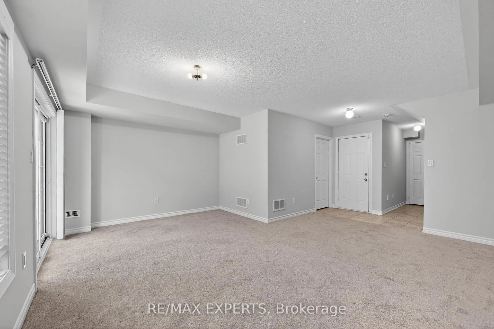 Photo 32 of 19 Sunset Terrace, Vaughan, Vellore Village — HOMEH
