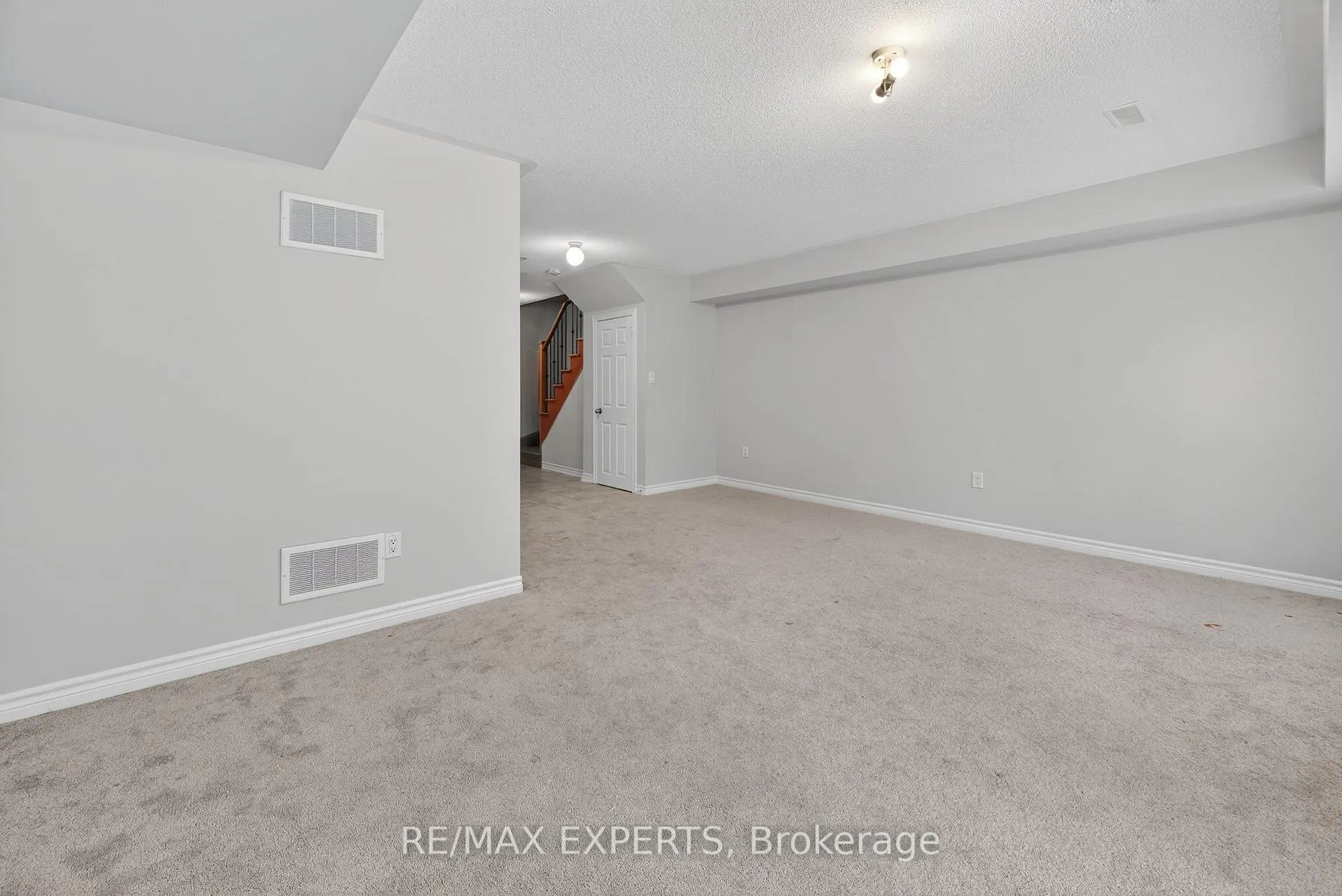 Photo 33 of 19 Sunset Terrace, Vaughan, Vellore Village — HOMEH