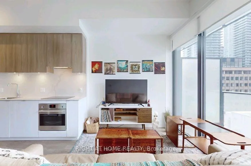 Photo 6 of Unit 901, 161 Roehampton Avenue, Toronto, Mount Pleasant West — HOMEH