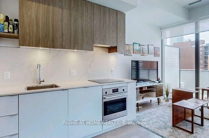Photo 8 of Unit 901, 161 Roehampton Avenue, Toronto, Mount Pleasant West — HOMEH
