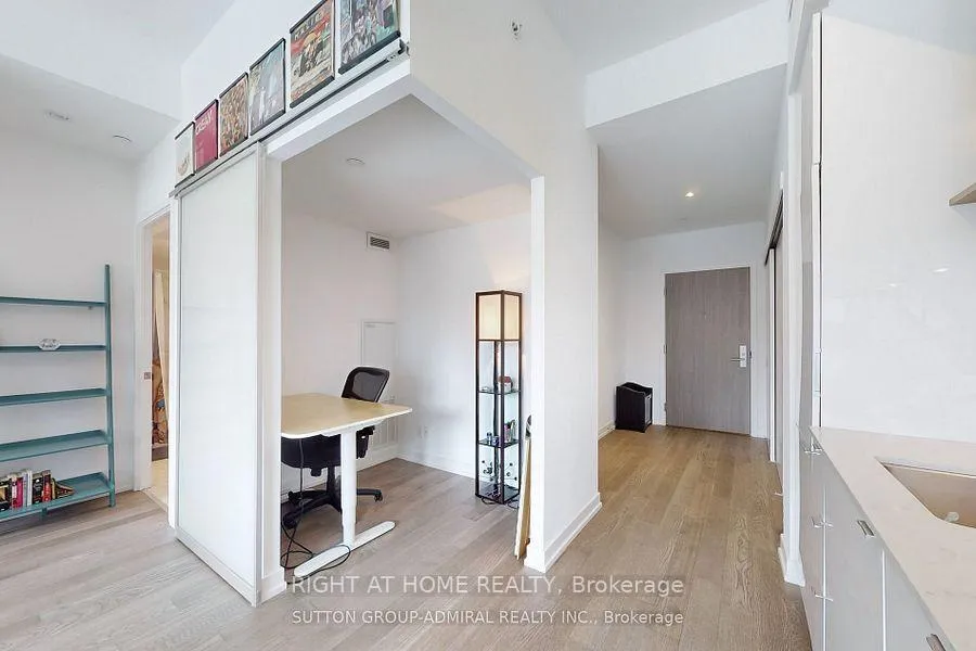 Photo 13 of Unit 901, 161 Roehampton Avenue, Toronto, Mount Pleasant West — HOMEH