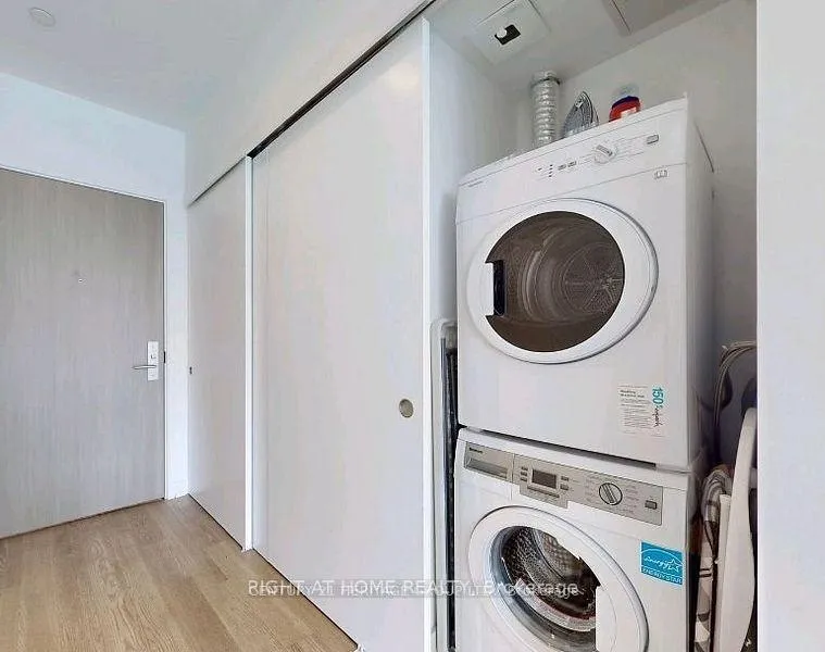 Photo 14 of Unit 901, 161 Roehampton Avenue, Toronto, Mount Pleasant West — HOMEH