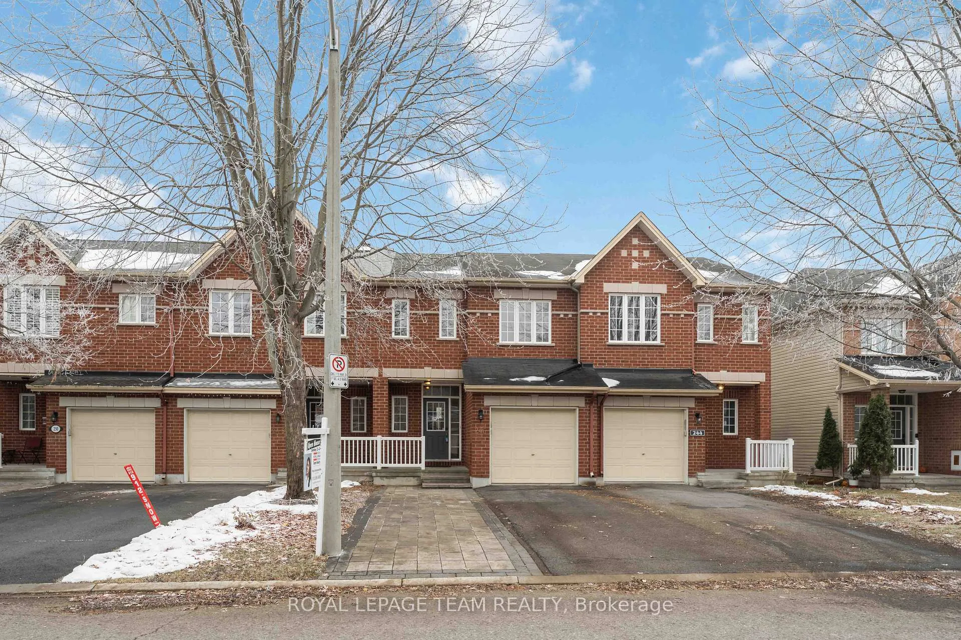 Photo 2 of 246 Tandalee Crescent, Ottawa, Kanata - Emerald Meadows/Trailwest — HOMEH
