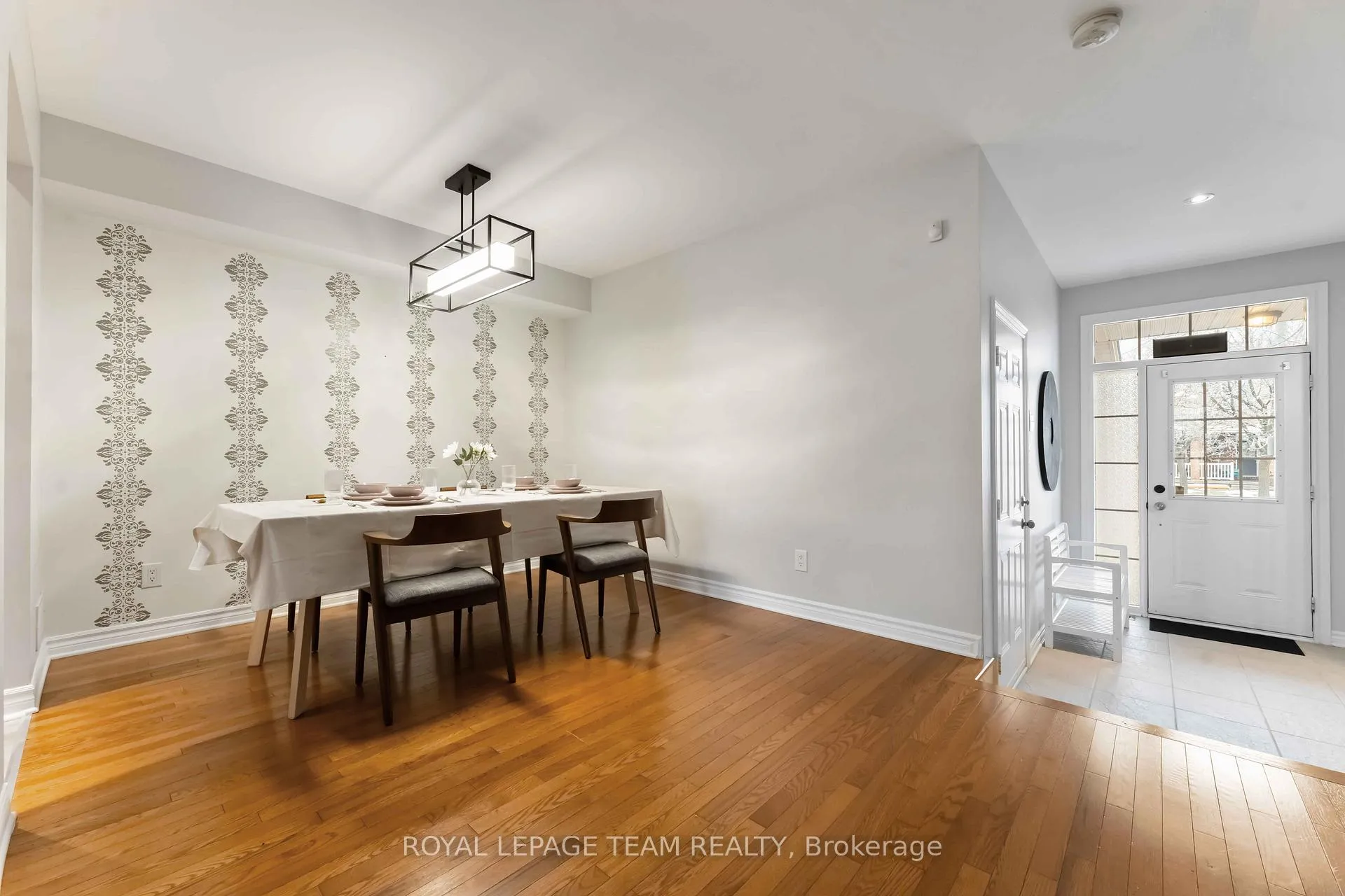 Photo 4 of 246 Tandalee Crescent, Ottawa, Kanata - Emerald Meadows/Trailwest — HOMEH