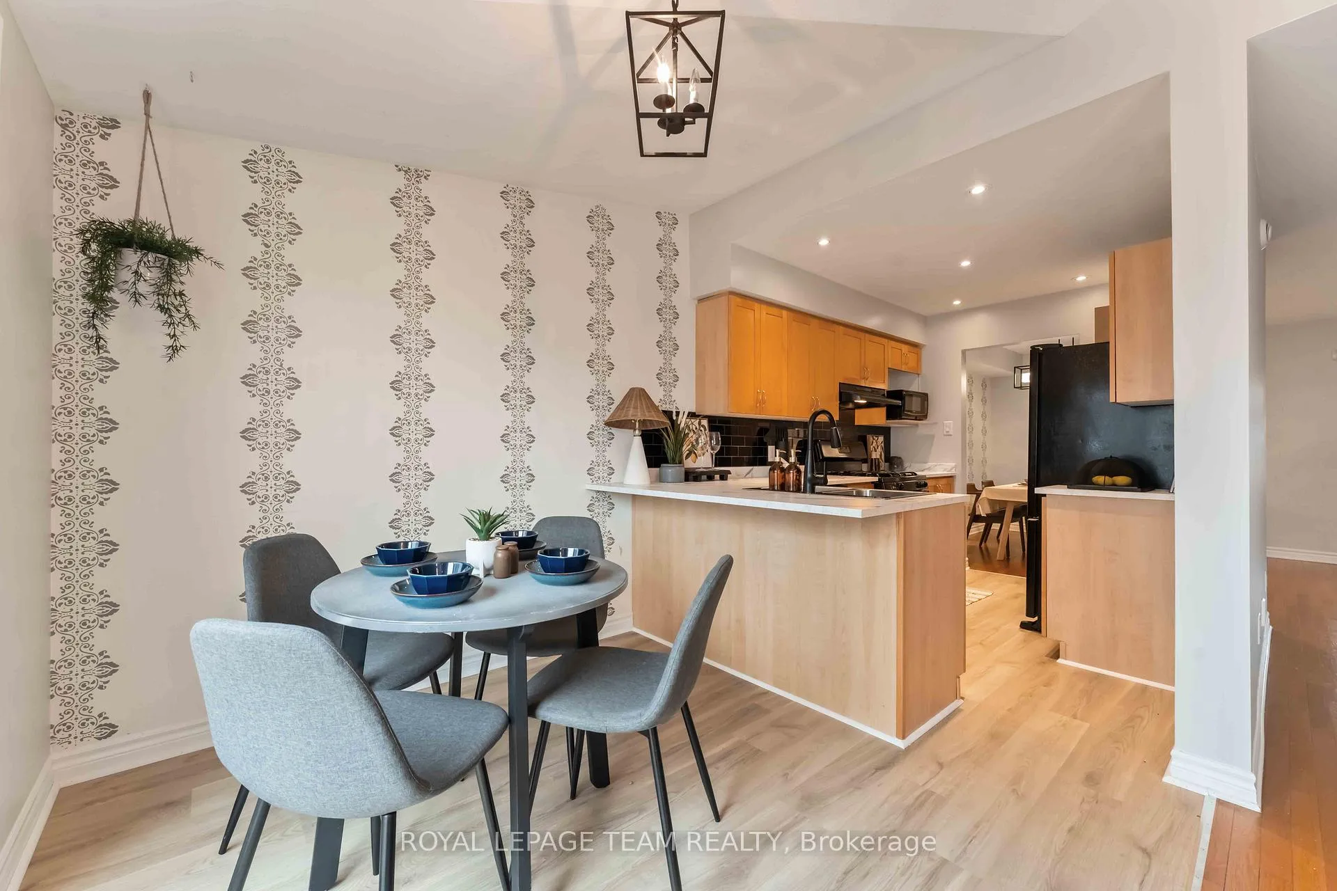 Photo 10 of 246 Tandalee Crescent, Ottawa, Kanata - Emerald Meadows/Trailwest — HOMEH