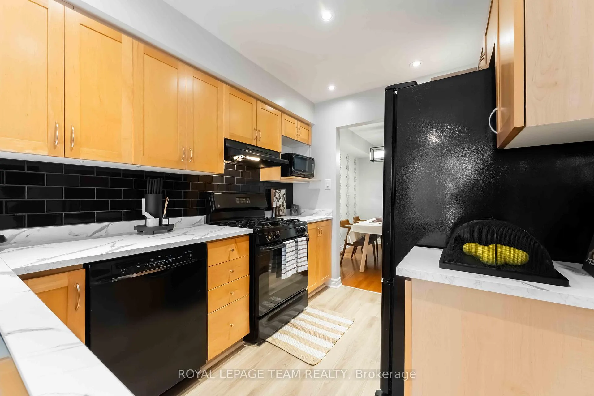 Photo 11 of 246 Tandalee Crescent, Ottawa, Kanata - Emerald Meadows/Trailwest — HOMEH
