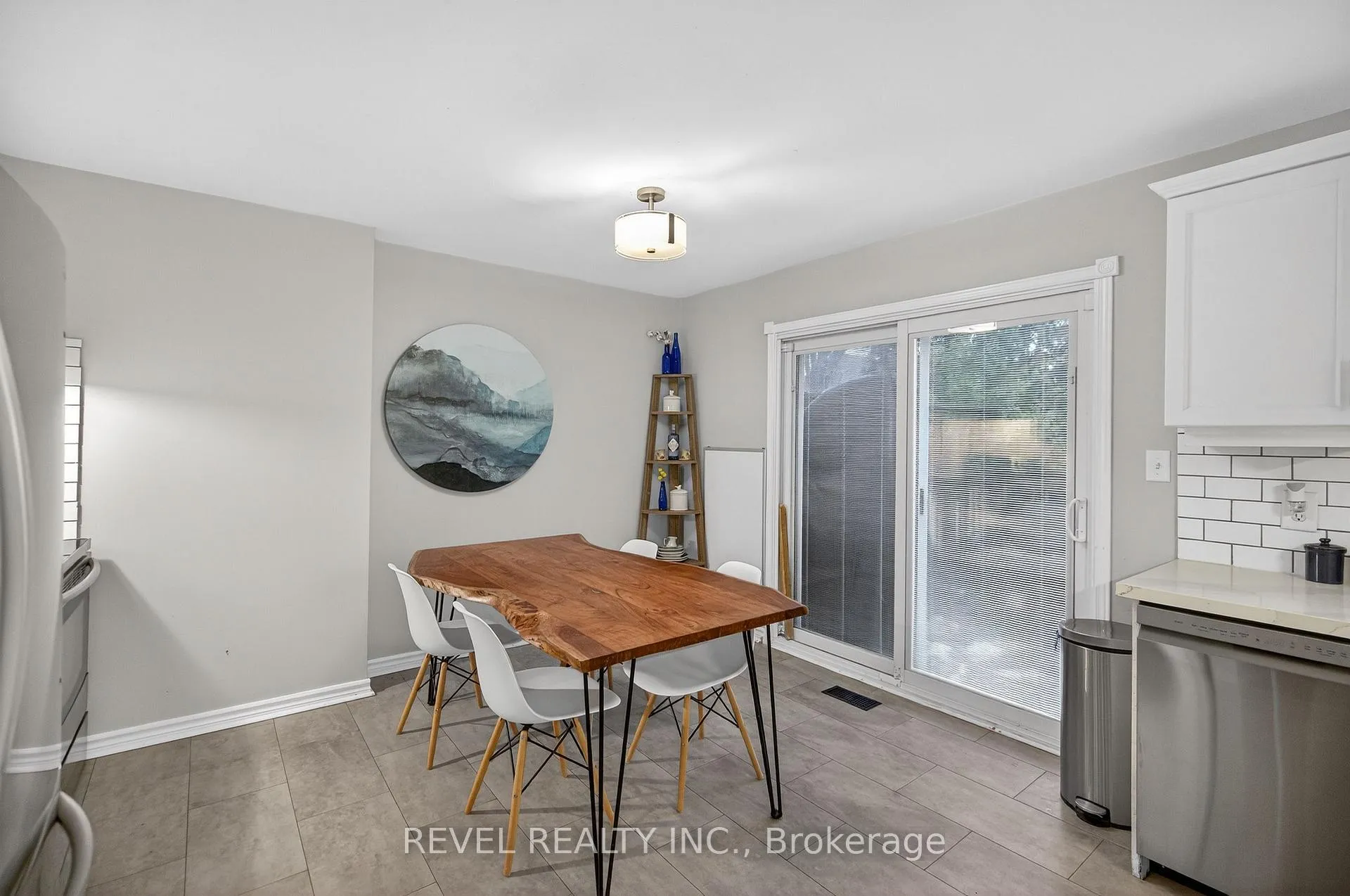 Photo 9 of 27 Mayflower Avenue, Hamilton, Crown Point — HOMEH