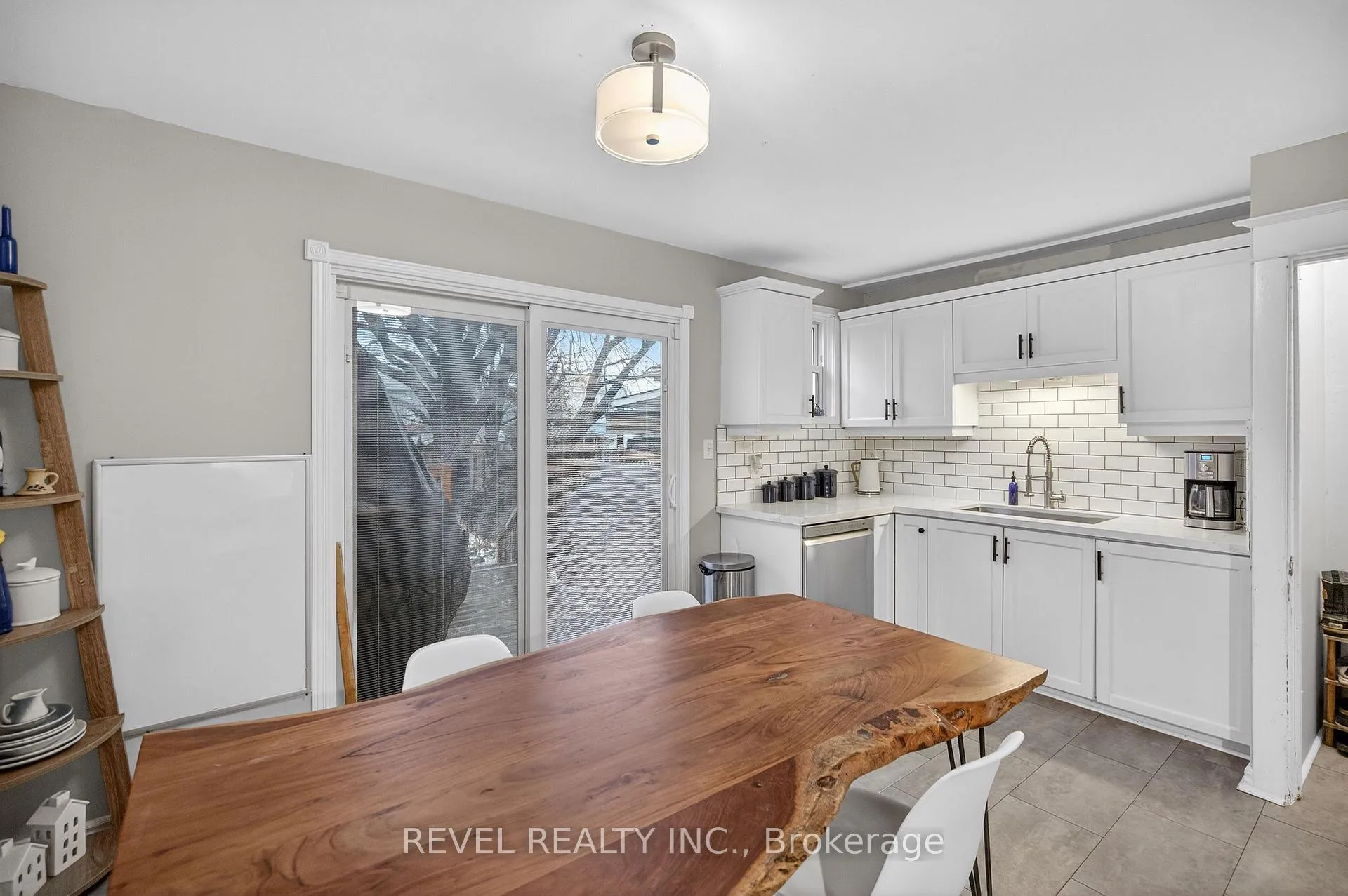 Photo 12 of 27 Mayflower Avenue, Hamilton, Crown Point — HOMEH