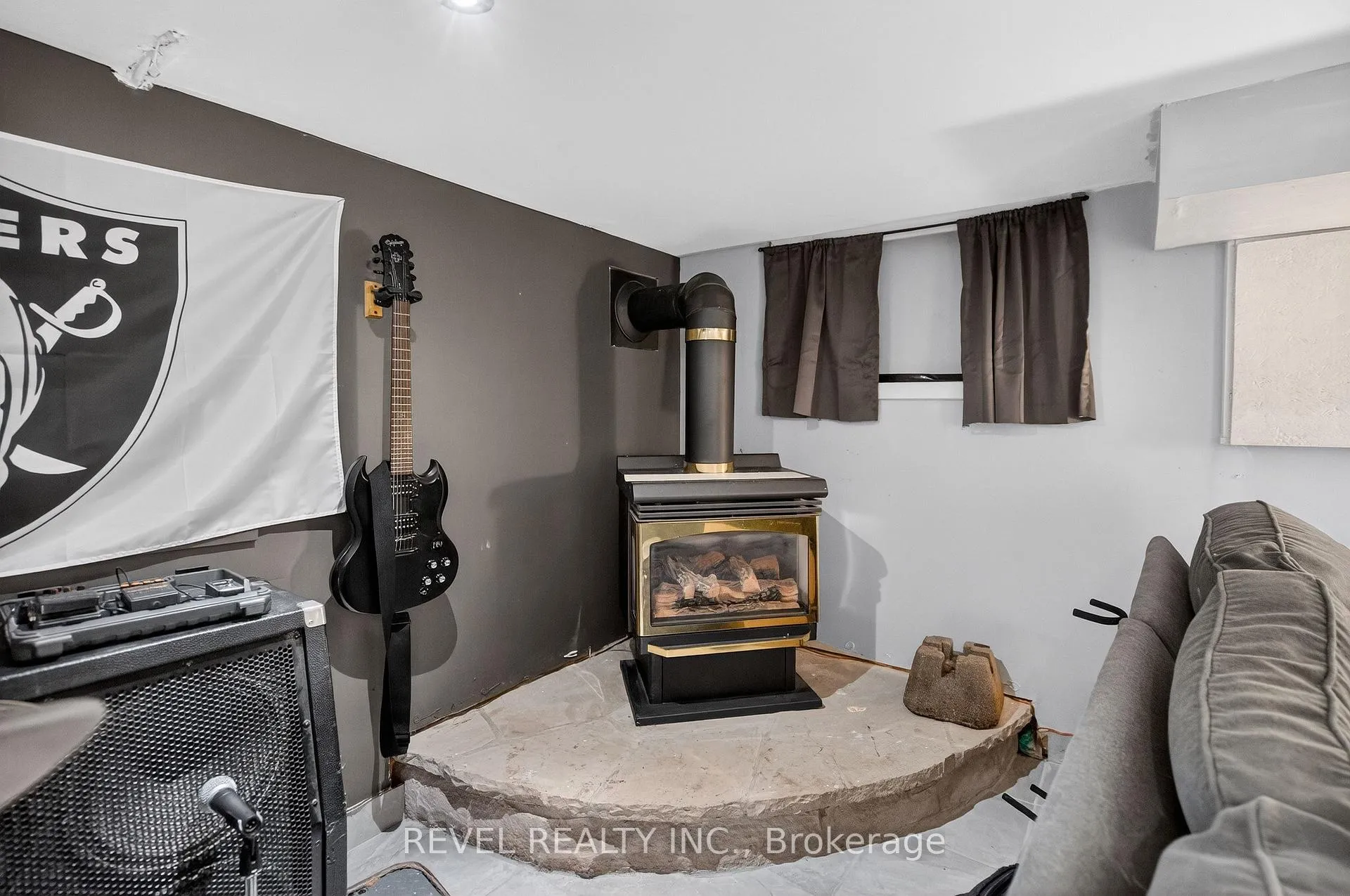 Photo 27 of 27 Mayflower Avenue, Hamilton, Crown Point — HOMEH