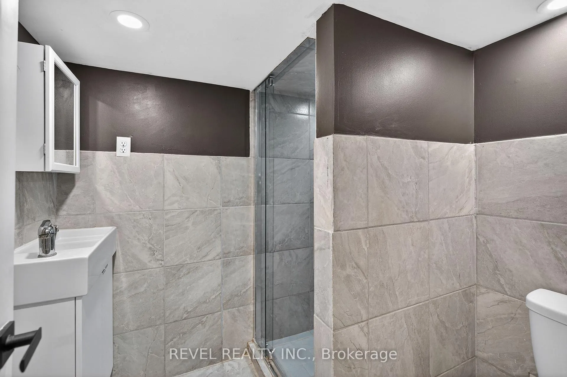 Photo 31 of 27 Mayflower Avenue, Hamilton, Crown Point — HOMEH