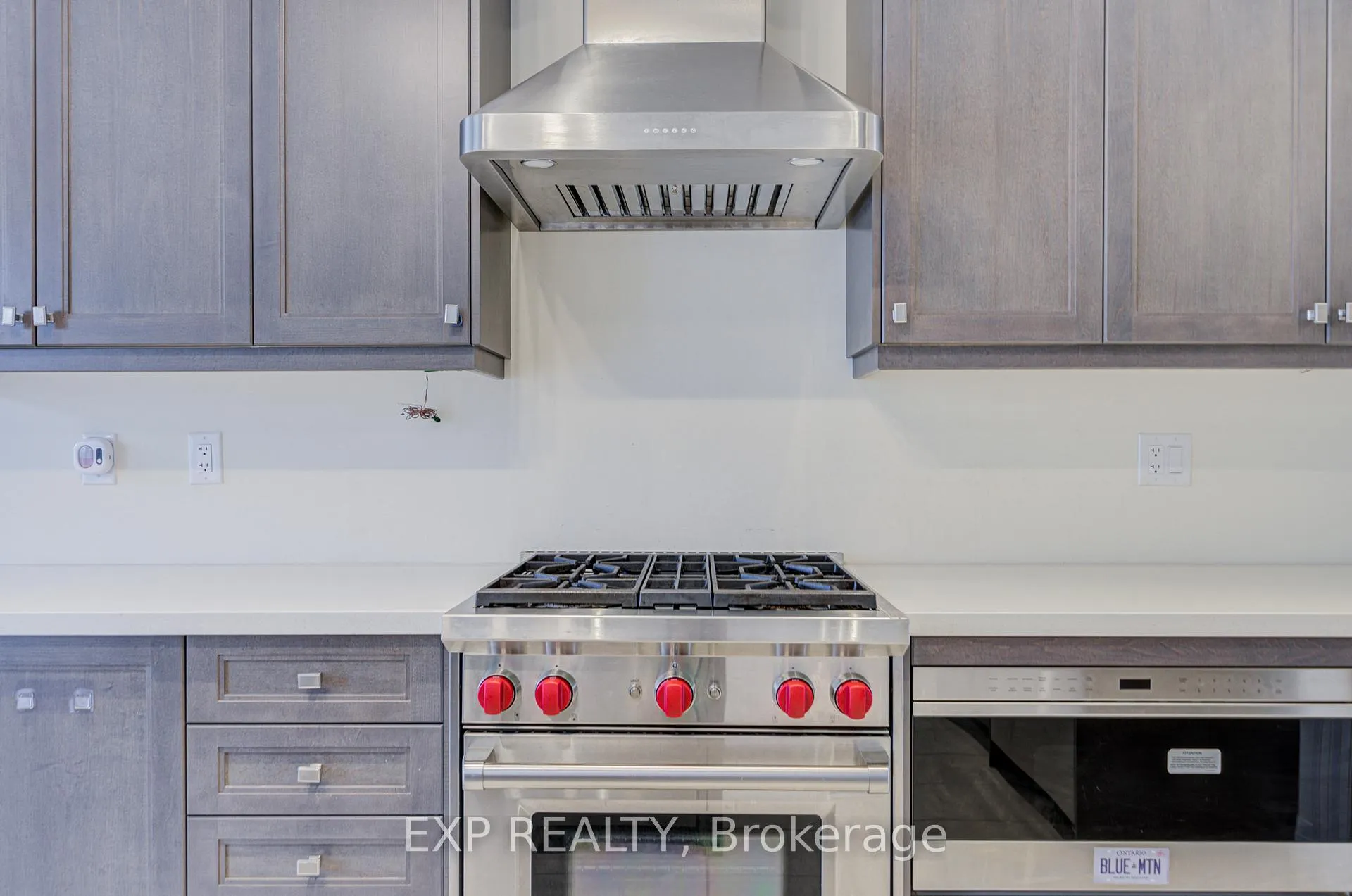 Photo 19 of 4255 Major Mackenzie Drive E, Markham, Angus Glen — HOMEH