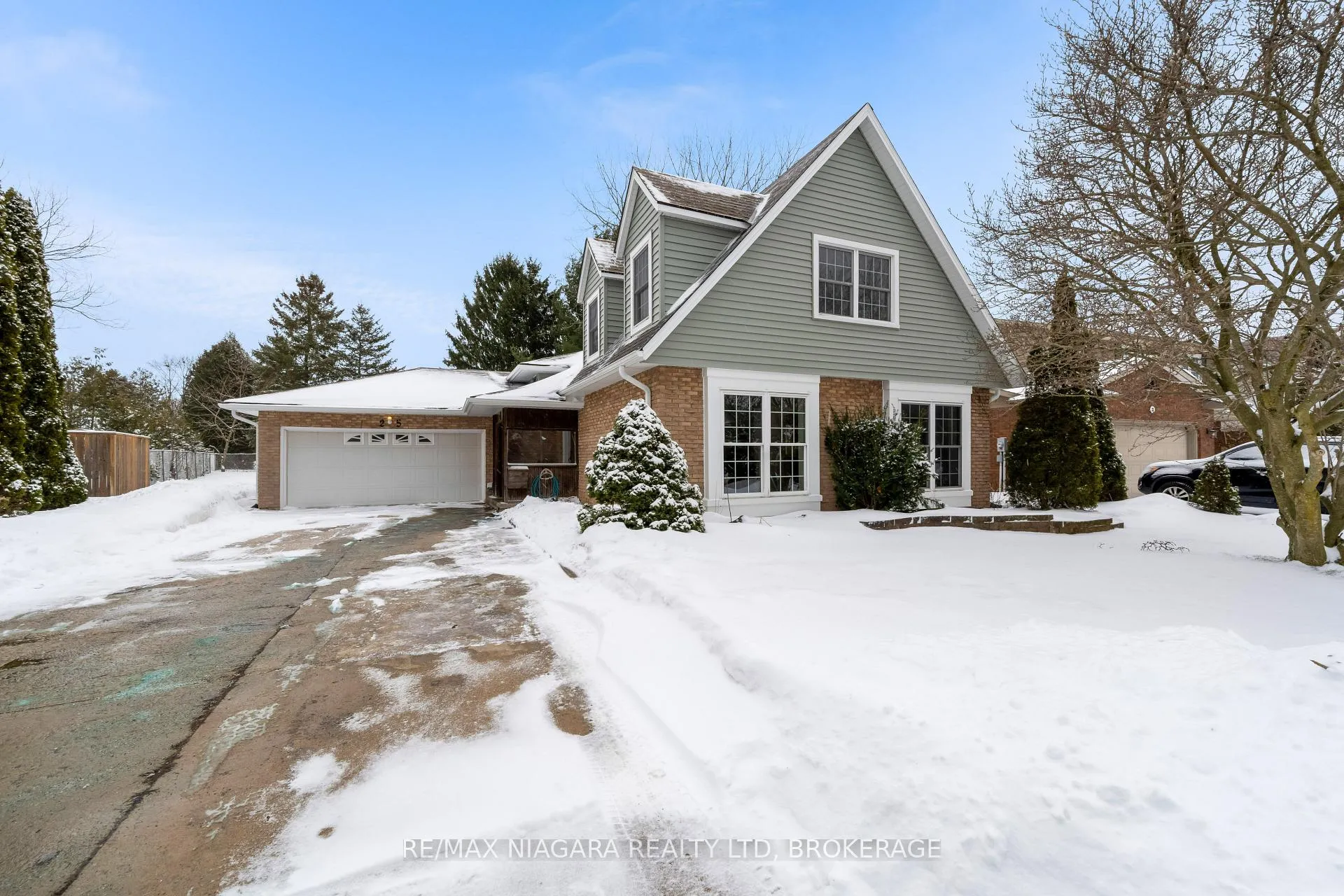 Photo 1 of 25 Vinemount Drive, Pelham, Fonthill — HOMEH