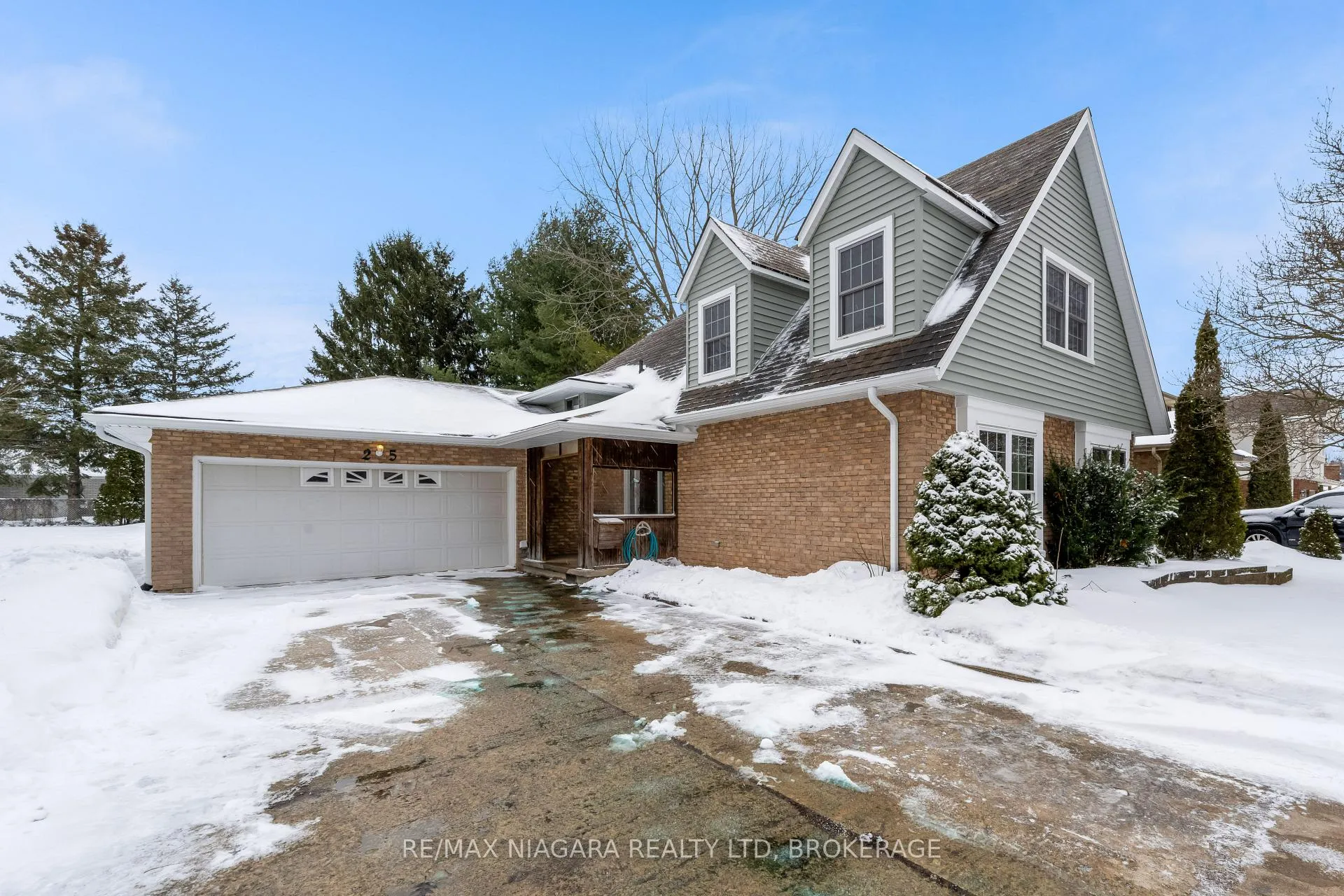 Photo 2 of 25 Vinemount Drive, Pelham, Fonthill — HOMEH