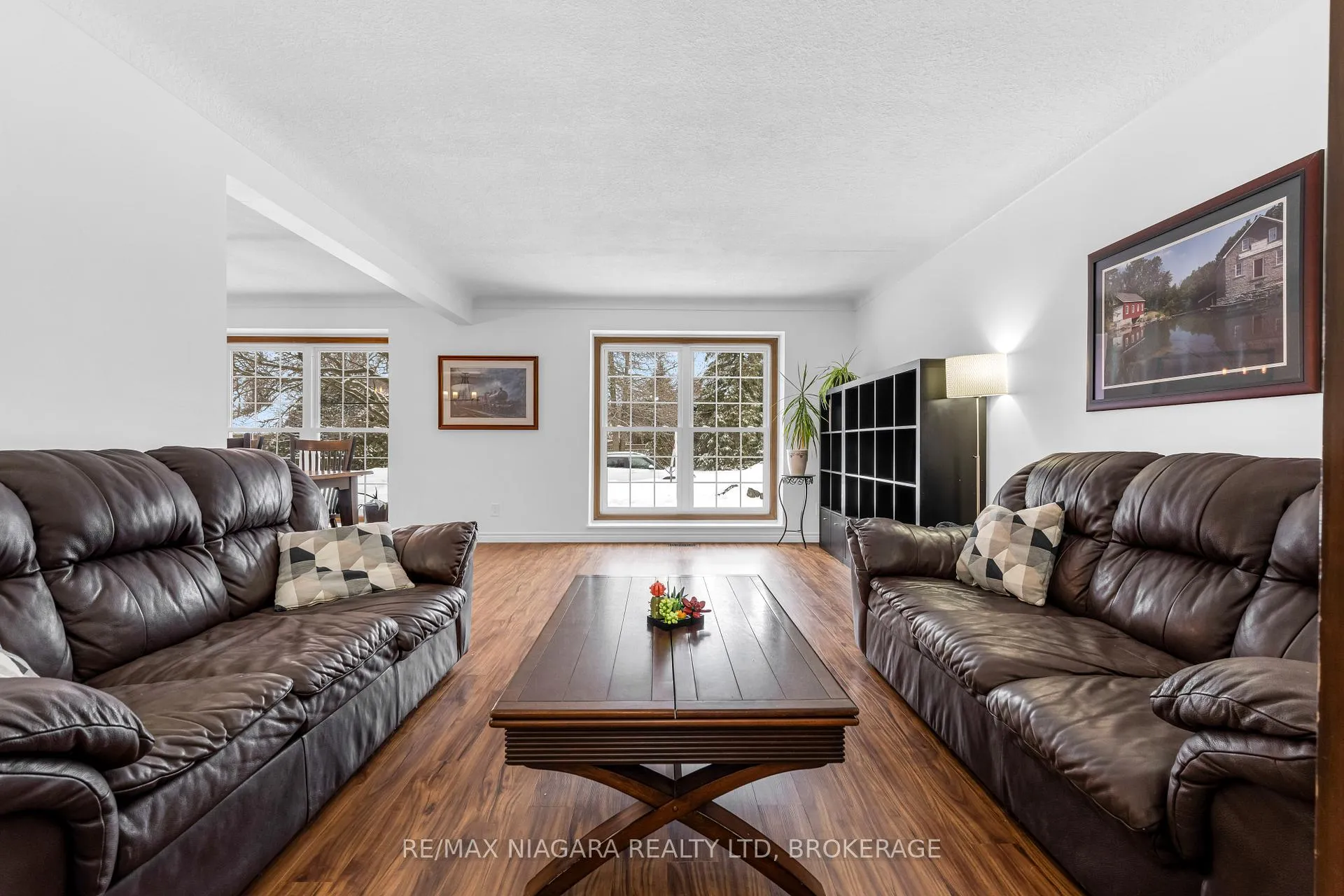 Photo 5 of 25 Vinemount Drive, Pelham, Fonthill — HOMEH