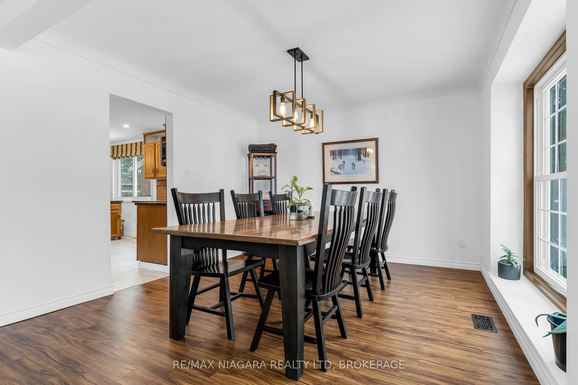 Photo 8 of 25 Vinemount Drive, Pelham, Fonthill — HOMEH