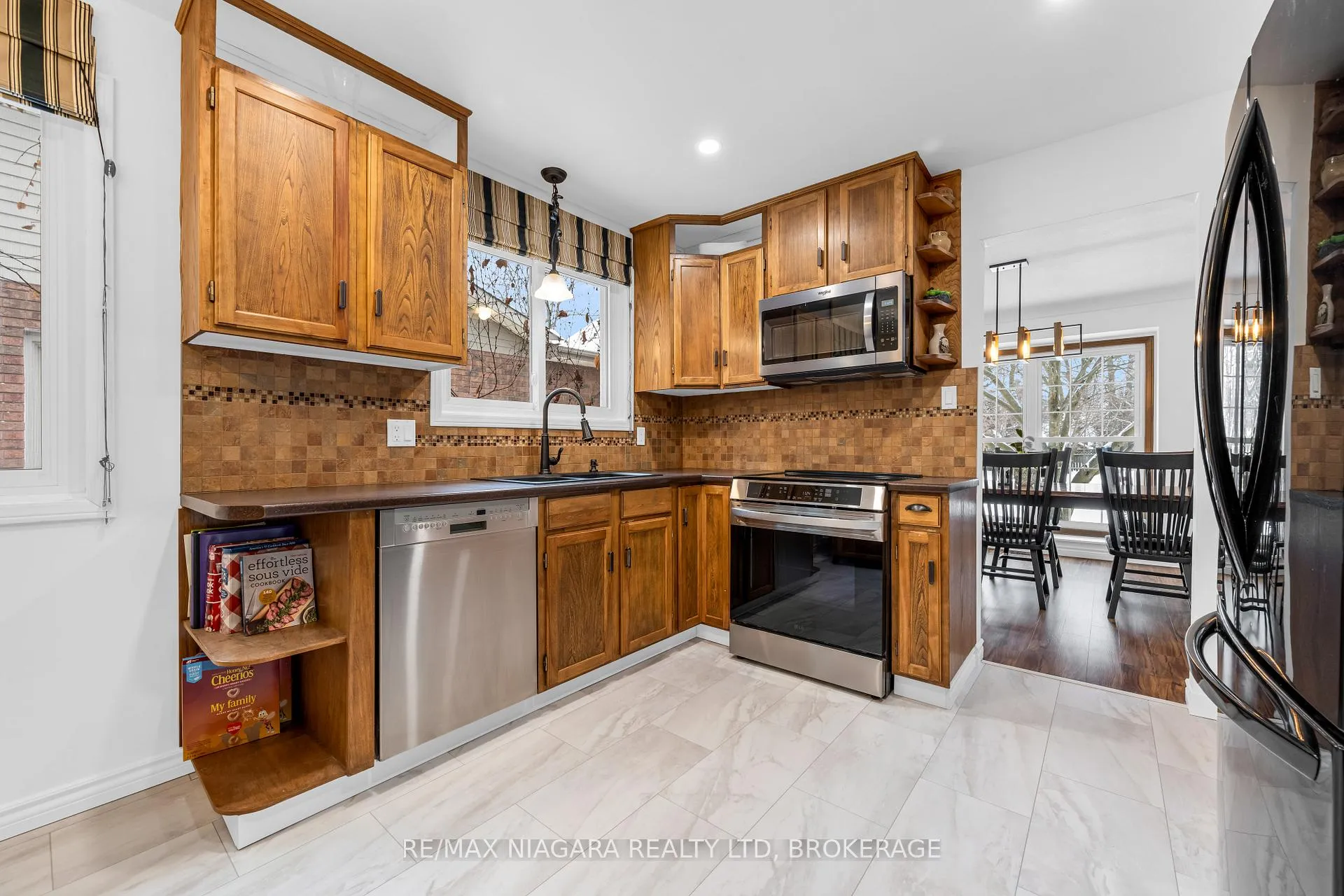 Photo 11 of 25 Vinemount Drive, Pelham, Fonthill — HOMEH