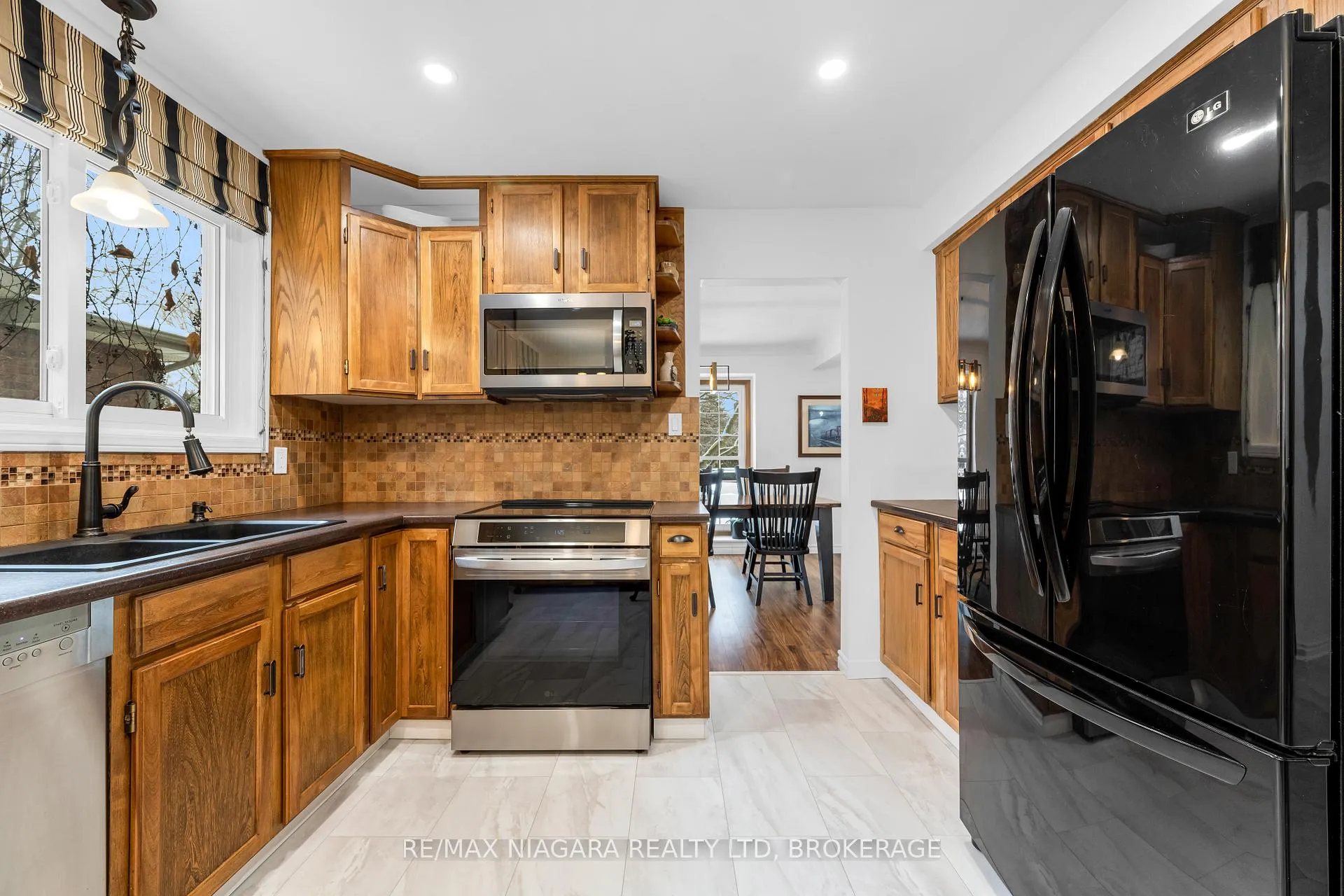 Photo 12 of 25 Vinemount Drive, Pelham, Fonthill — HOMEH