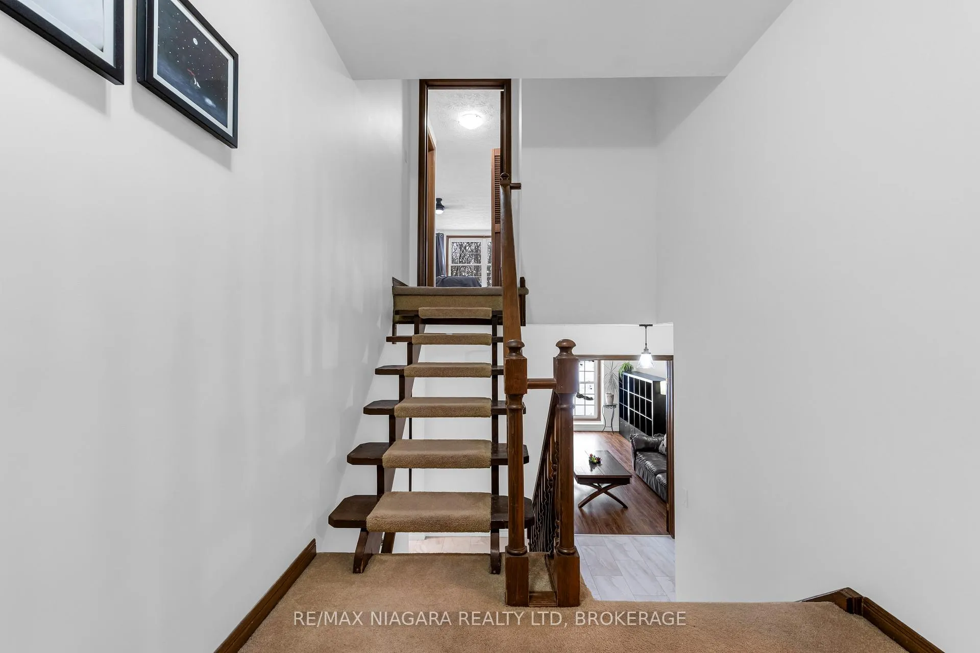 Photo 13 of 25 Vinemount Drive, Pelham, Fonthill — HOMEH