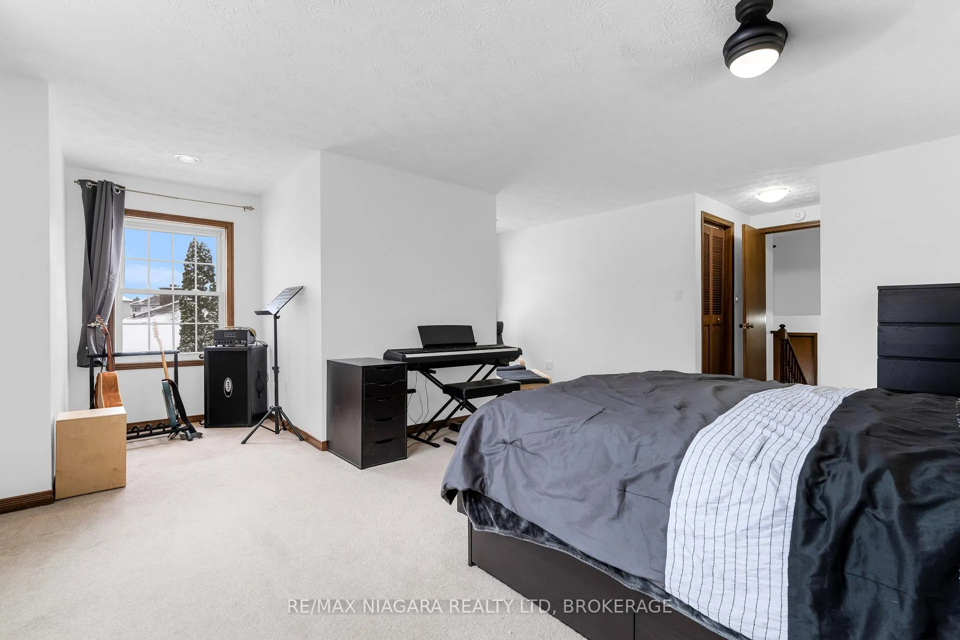 Photo 16 of 25 Vinemount Drive, Pelham, Fonthill — HOMEH