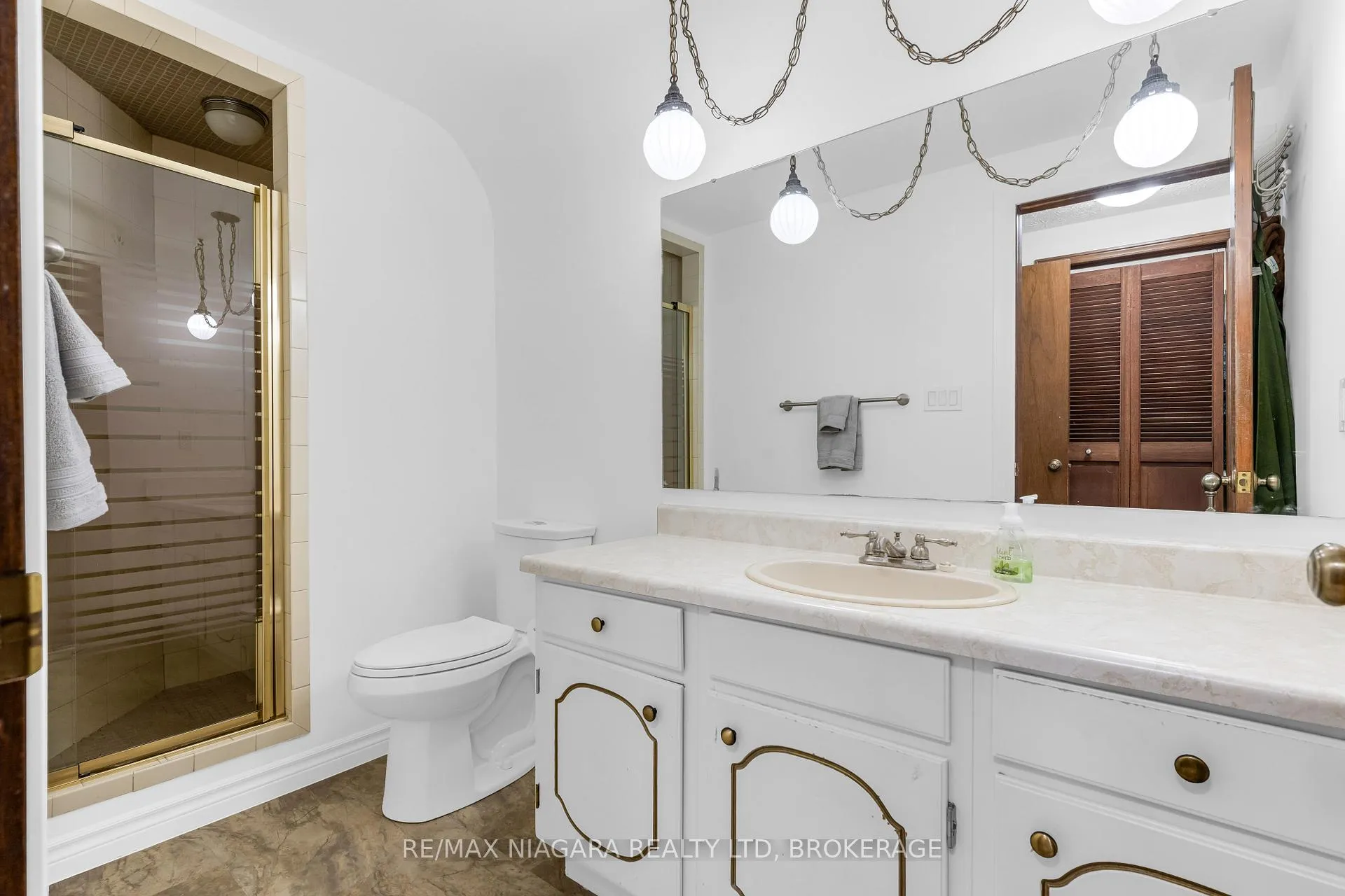Photo 17 of 25 Vinemount Drive, Pelham, Fonthill — HOMEH