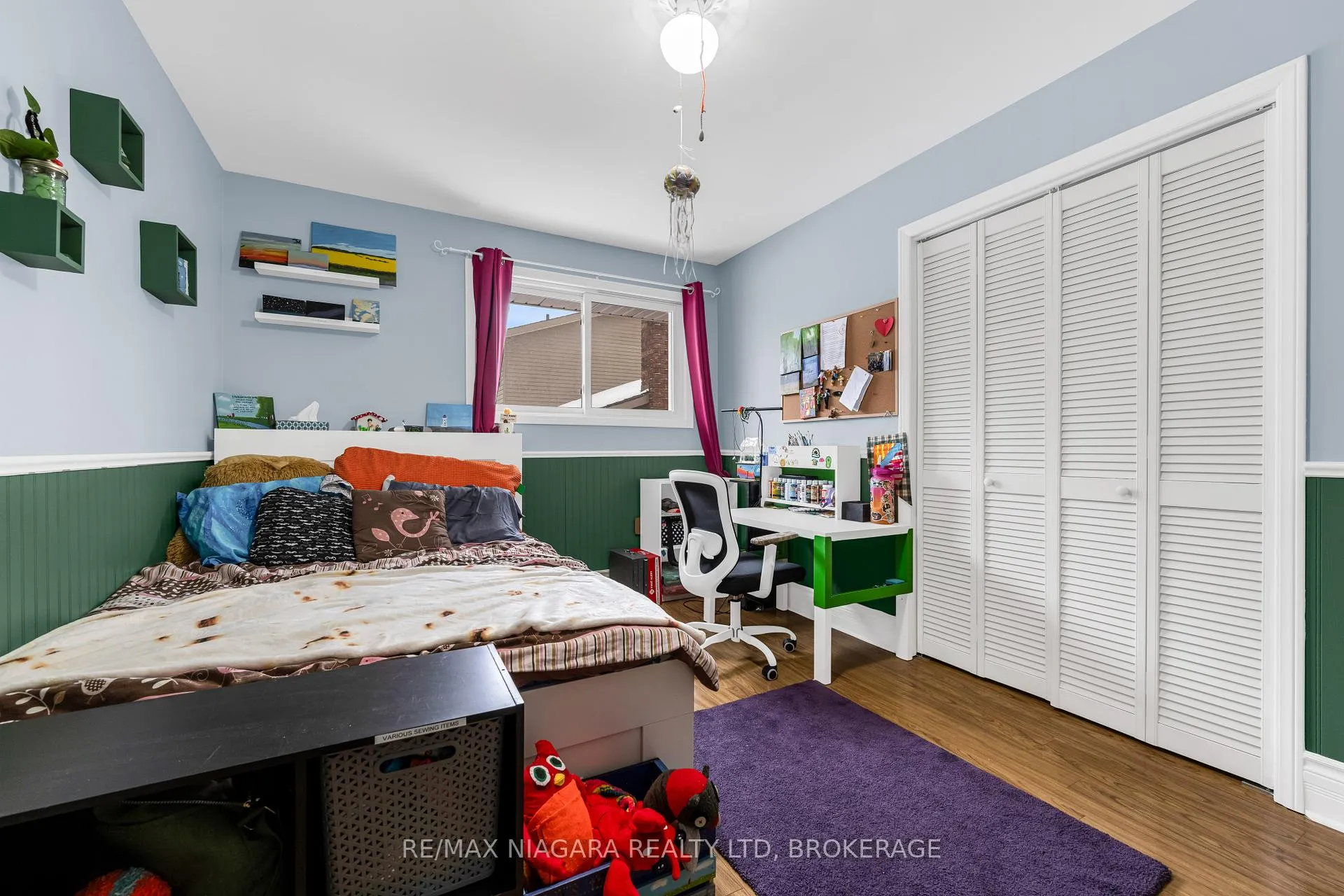 Photo 21 of 25 Vinemount Drive, Pelham, Fonthill — HOMEH