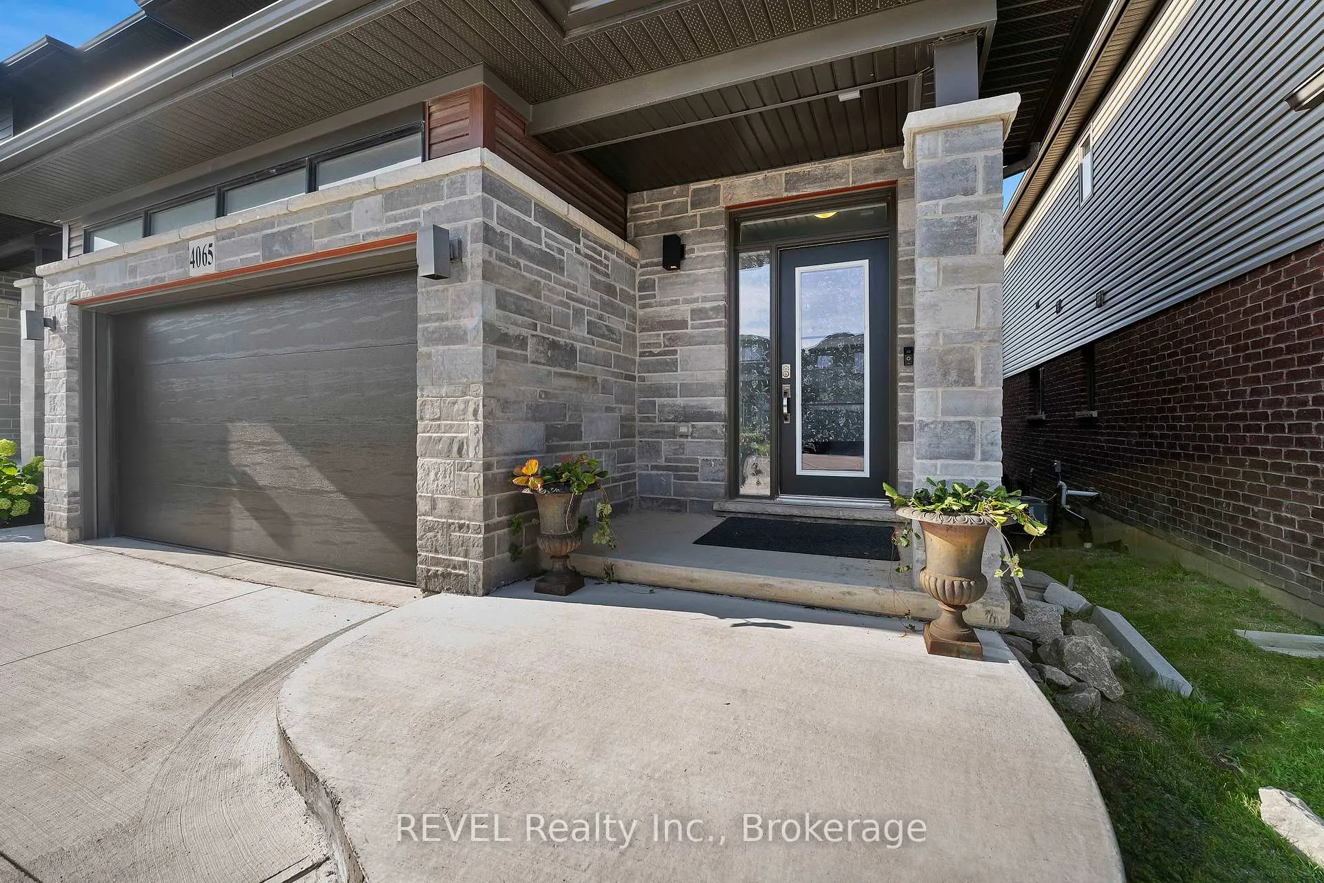 Photo 3 of 4065 Healing Street, Lincoln, Beamsville — HOMEH