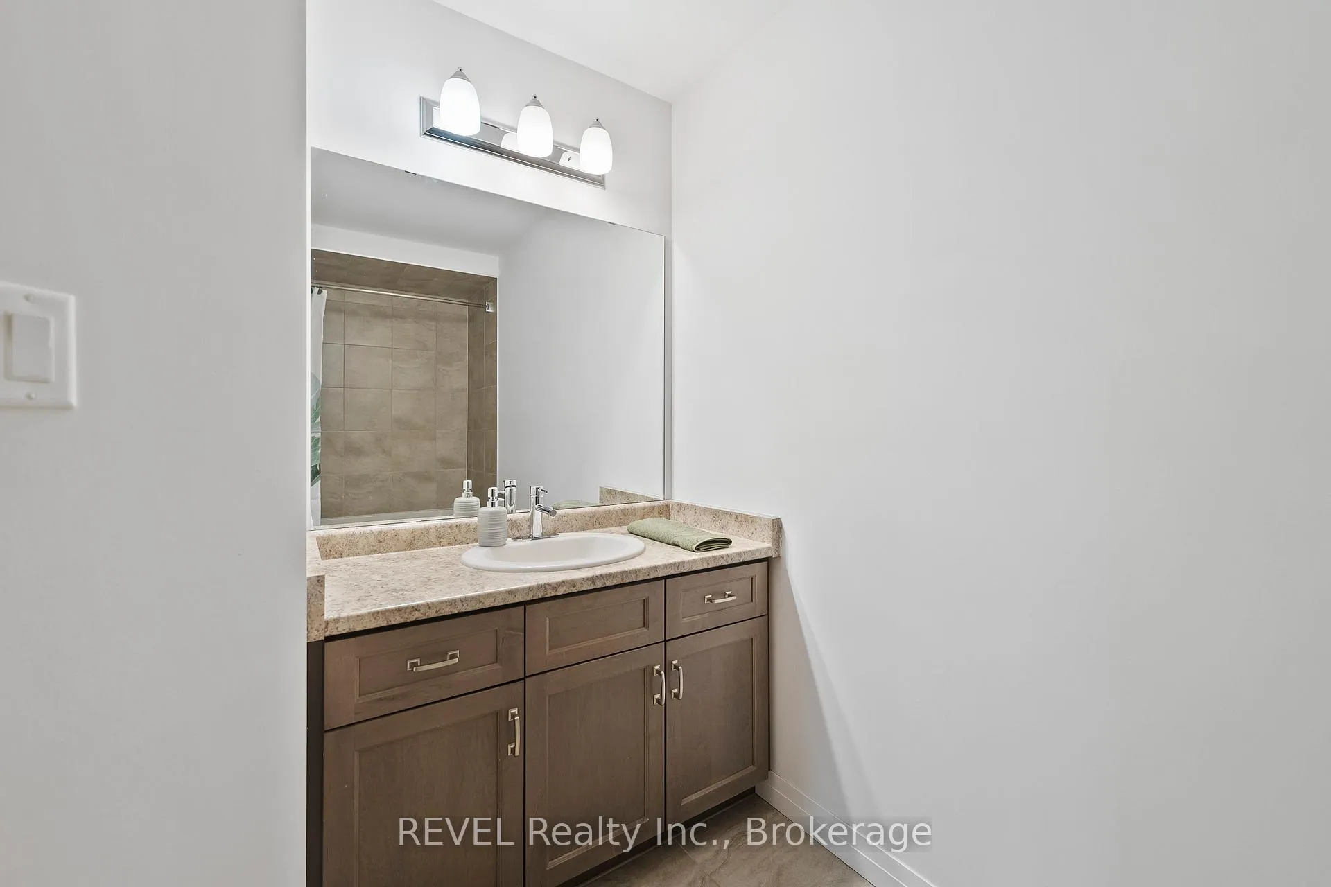 Photo 35 of 4065 Healing Street, Lincoln, Beamsville — HOMEH