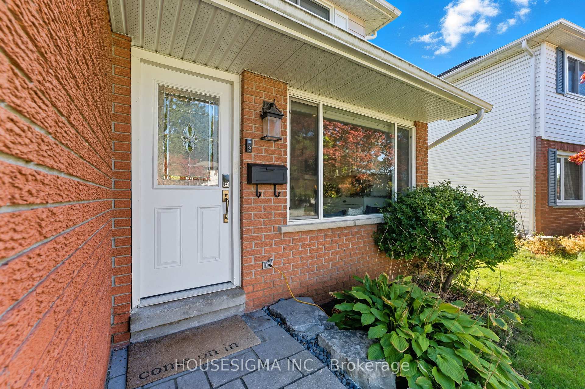 Photo 4 of 132 Forest Glen Crescent, Kitchener, Forest Heights — HOMEH