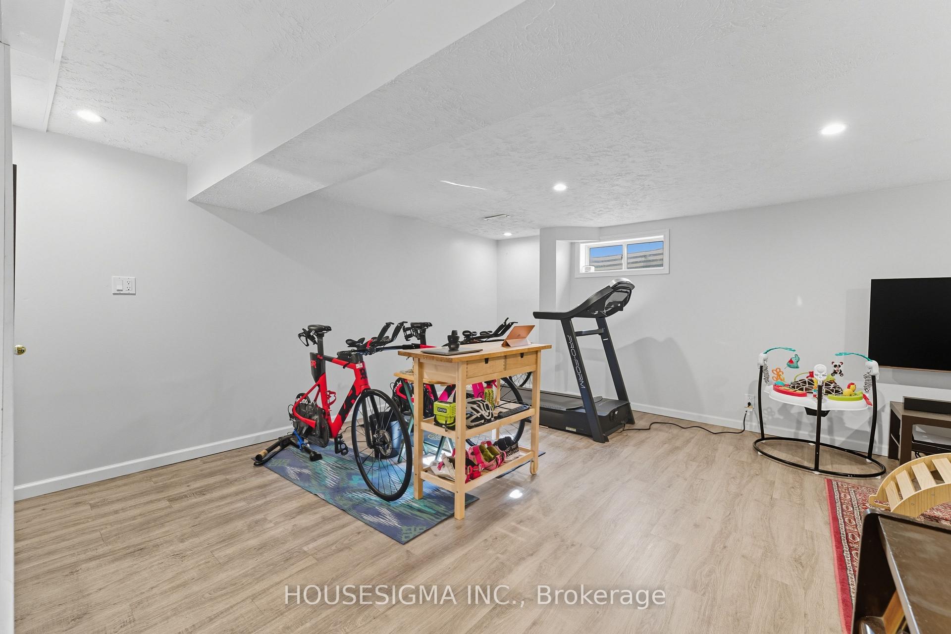 Photo 25 of 132 Forest Glen Crescent, Kitchener, Forest Heights — HOMEH