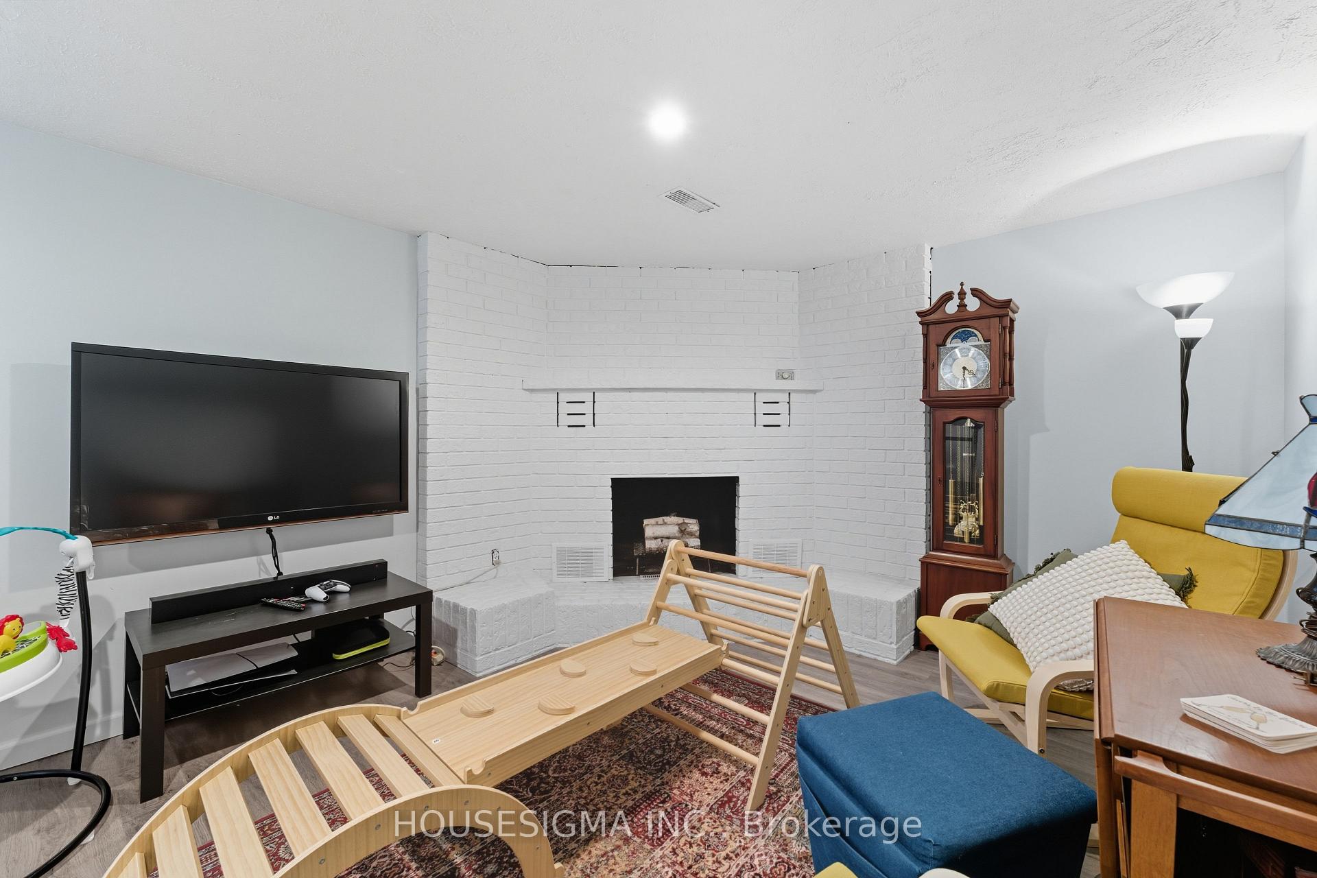 Photo 26 of 132 Forest Glen Crescent, Kitchener, Forest Heights — HOMEH