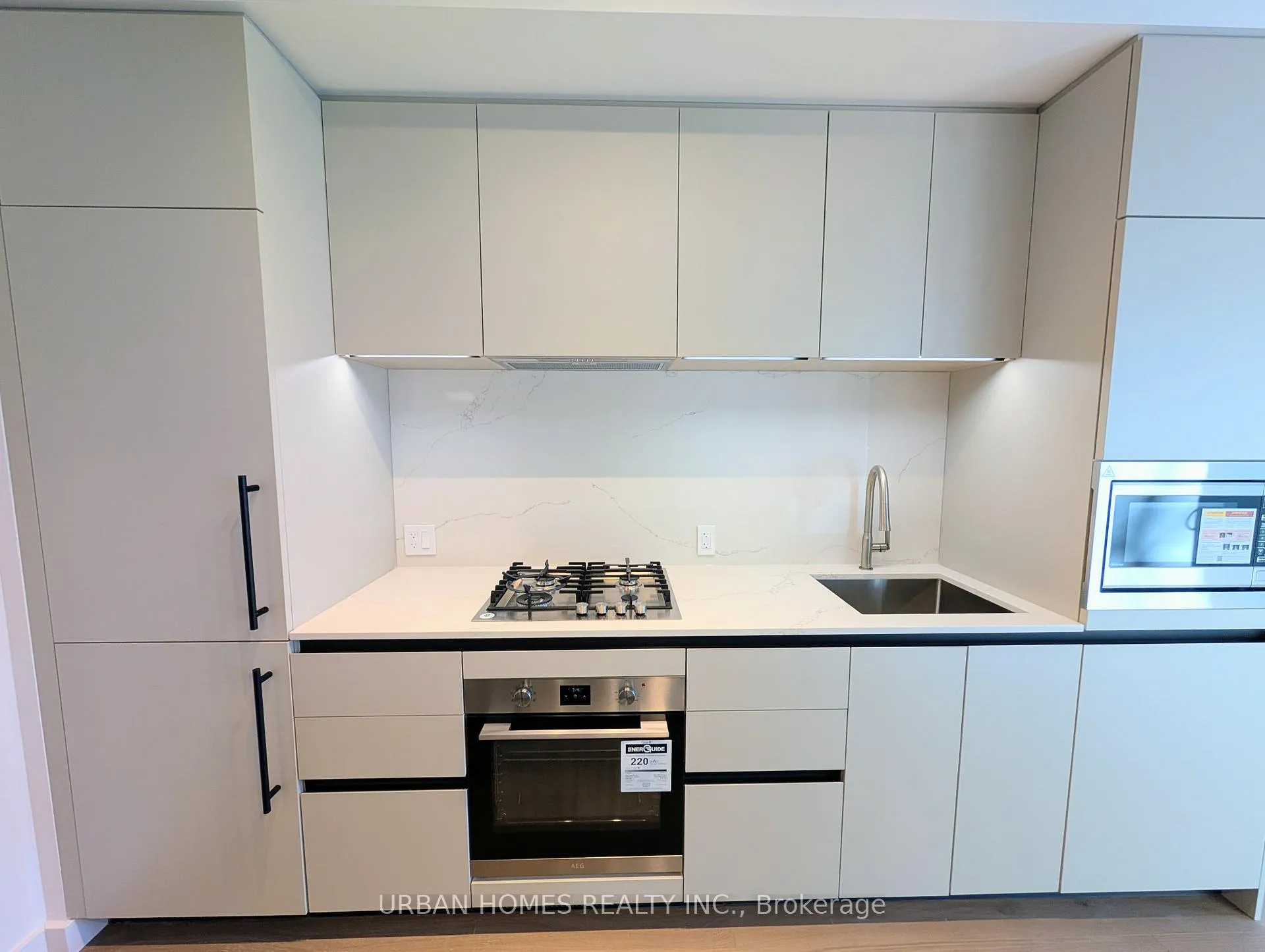 Photo 4 of Unit 520, 1720 Bayview Avenue, Toronto, Mount Pleasant East — HOMEH