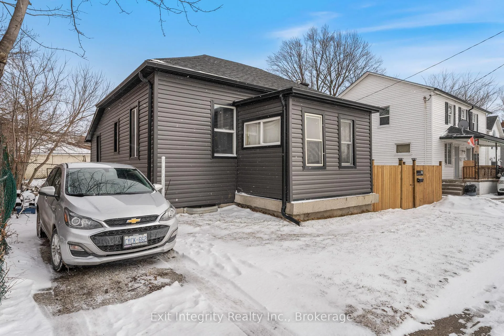 Photo 3 of 162 Brock Street N, Sarnia — HOMEH