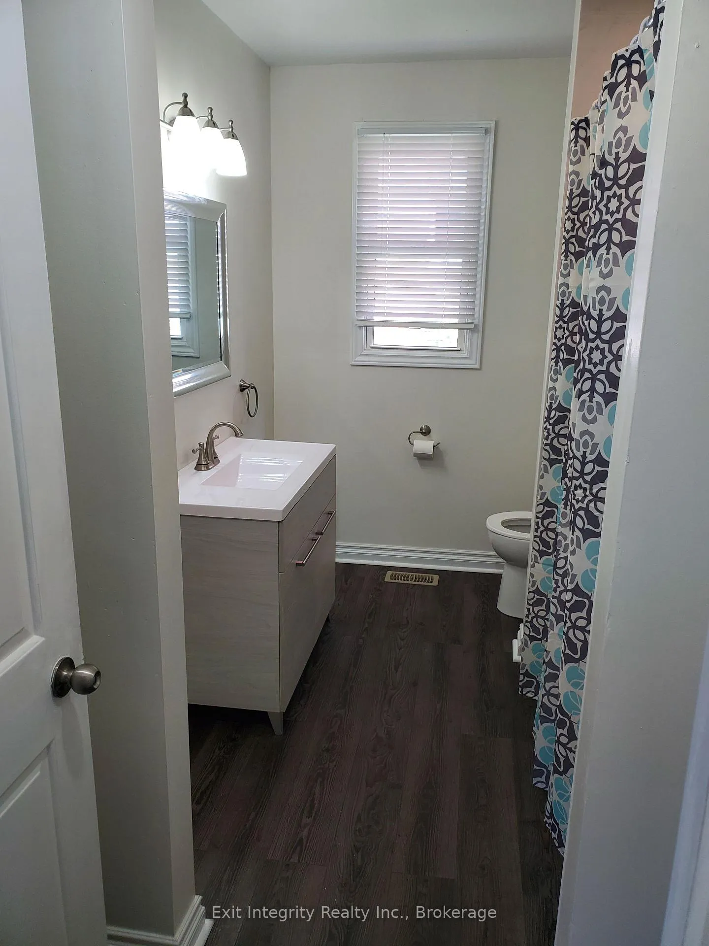 Photo 5 of 162 Brock Street N, Sarnia — HOMEH