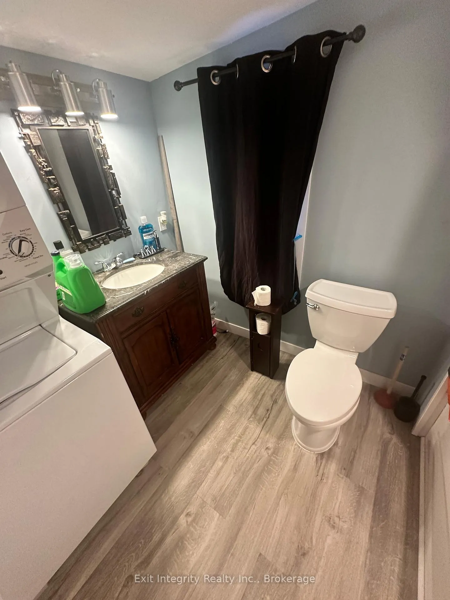 Photo 13 of 162 Brock Street N, Sarnia — HOMEH