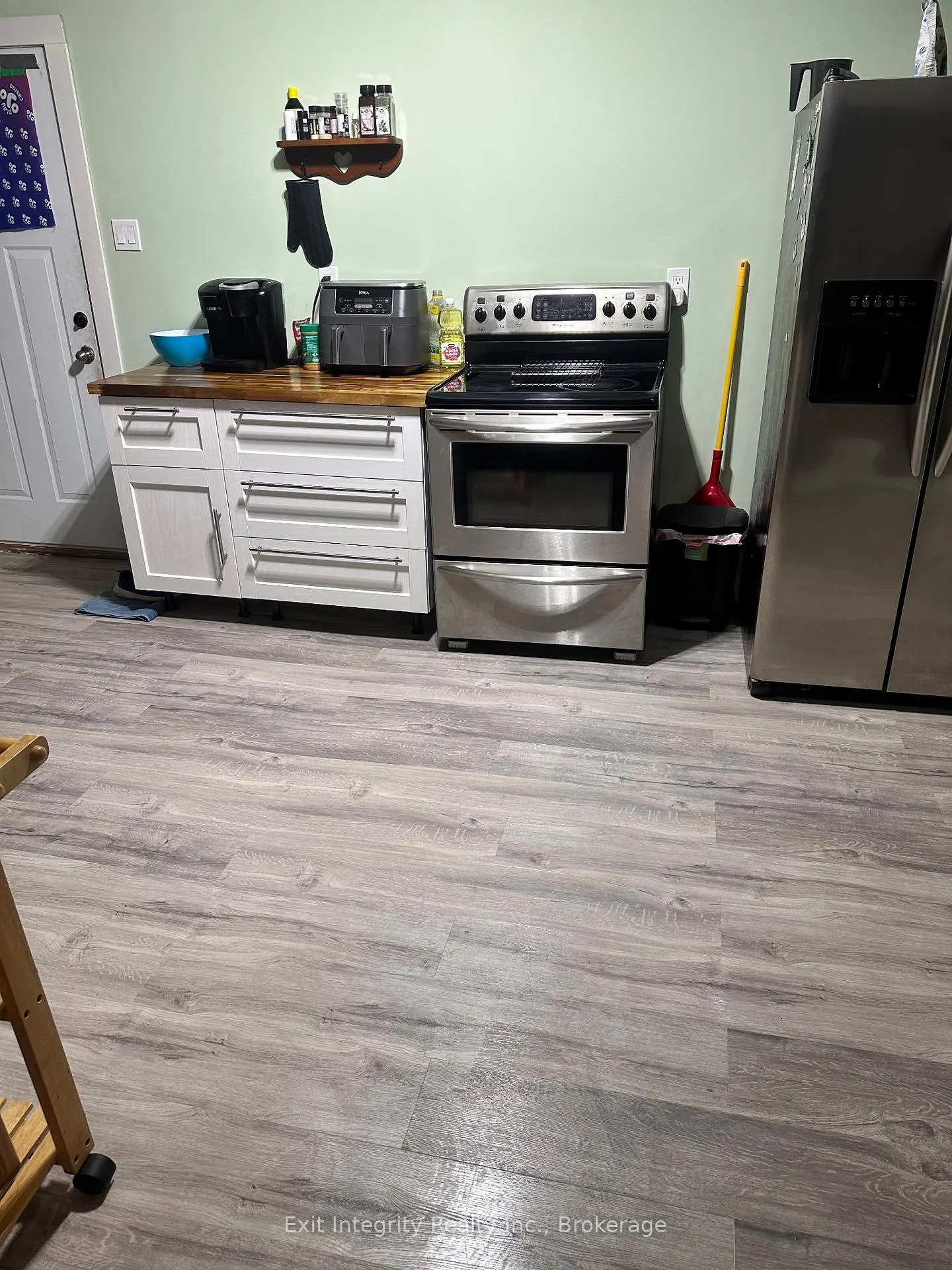Photo 15 of 162 Brock Street N, Sarnia — HOMEH